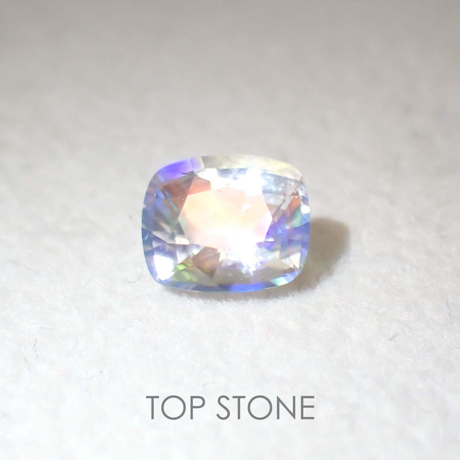 レインボームーンストーン(アンデシンラブラドライト) マダガスカル産 ルース 0.87ct[210310128]6.6×5.5mm前後