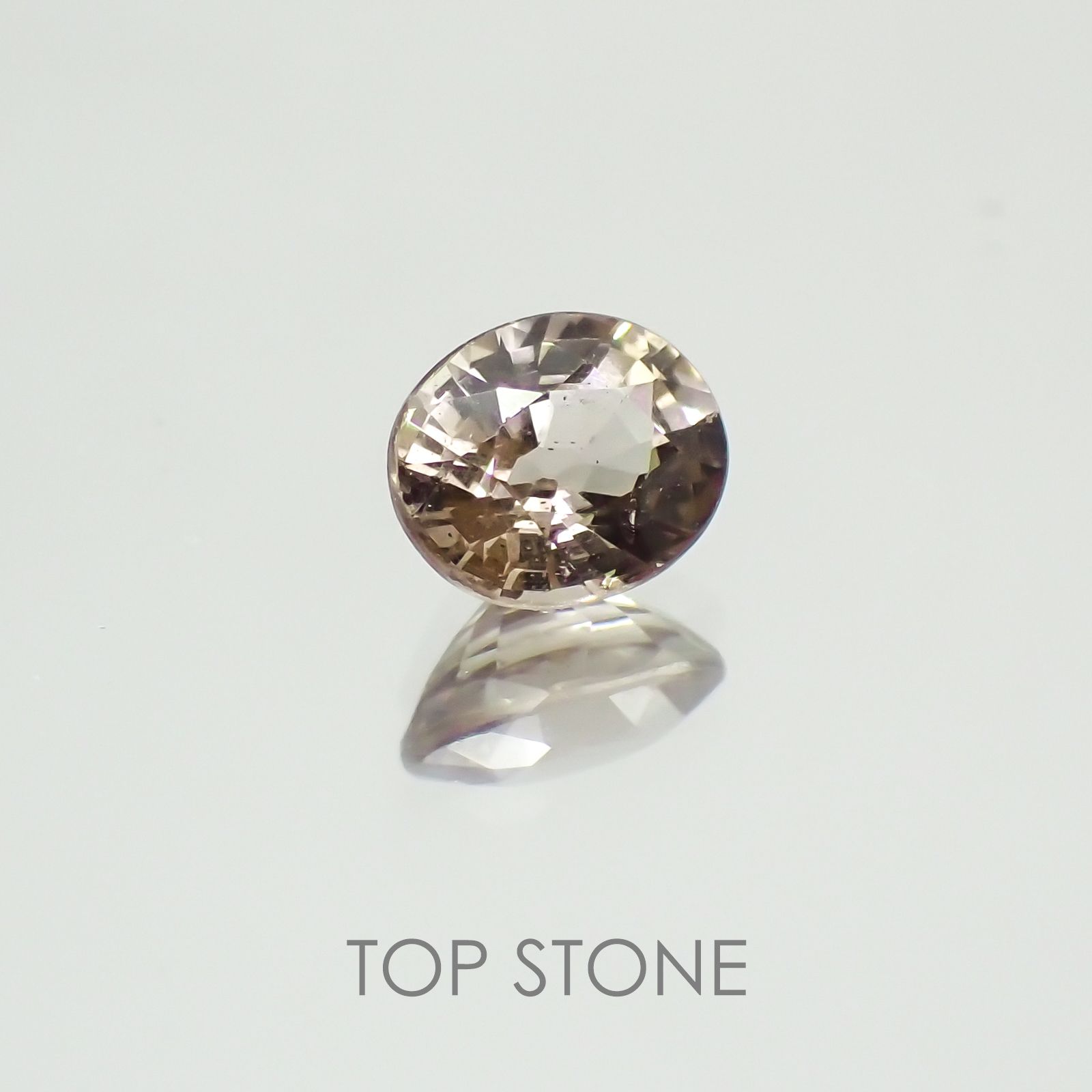 カラーチェンジマラヤガーネット(宝石名ガーネット) タンザニア産 0.57ct 識別済[21029646]5.3×4.5mm前後
