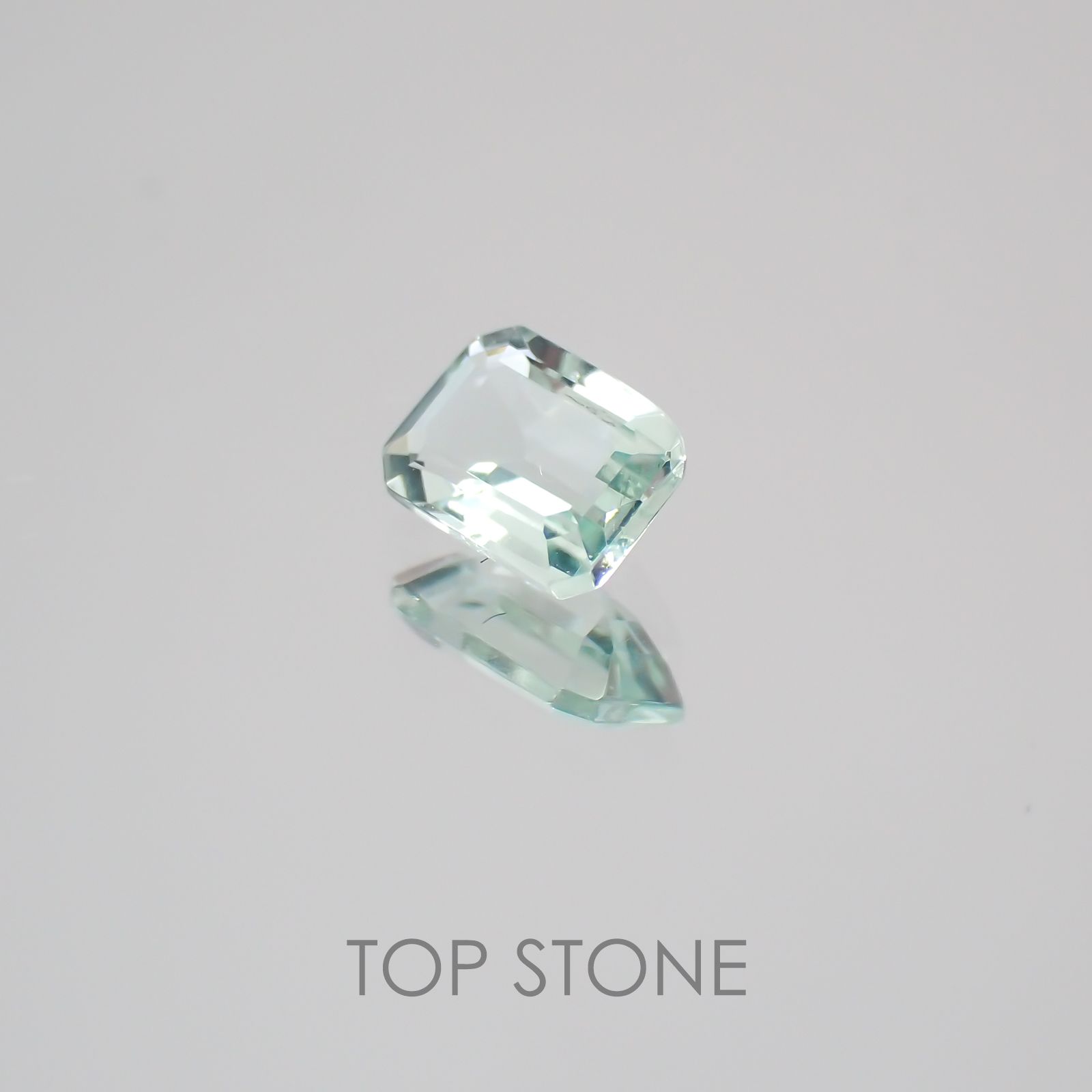 ミントベリル(宝石名グリーン・ベリル) ブラジル産 0.17ct 識別済[21059708]4.2×3.2mm前後