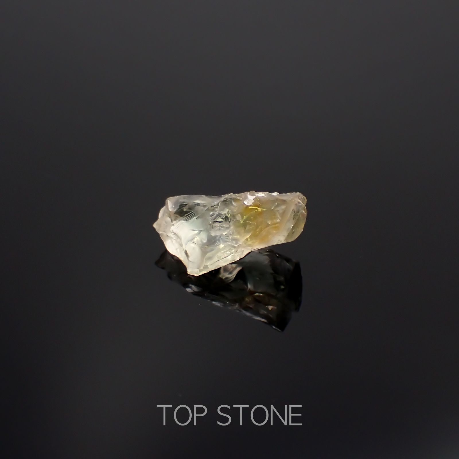 オレゴンサンストーン原石 アメリカ・オレゴン州産 3.83ct[230220418]14.6x7.7mm前後
