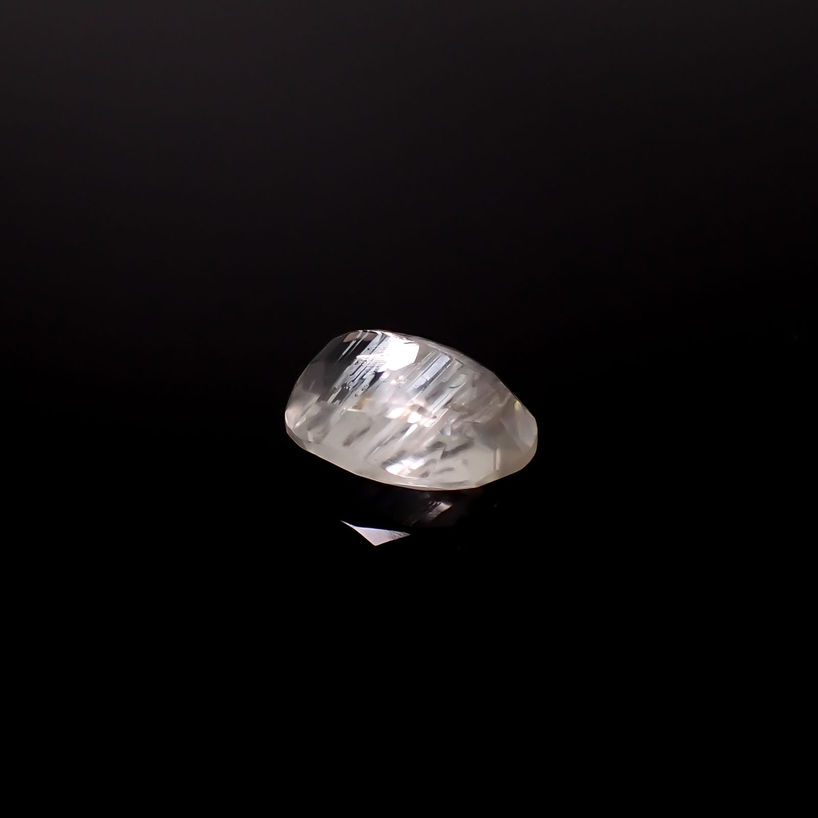 マラウイムーンストーン マラウイ共和国産 2.91ct / 10.9x7.8mm前後 [260331818]