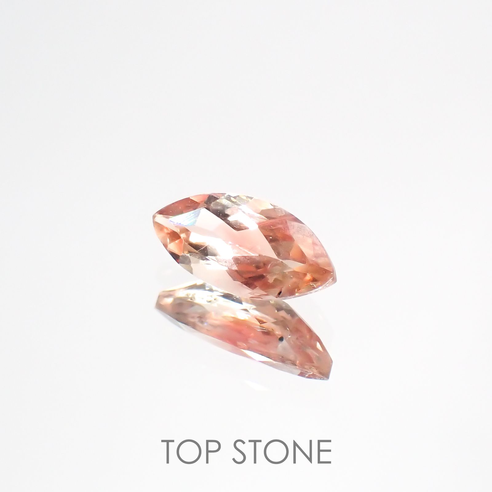 バイカラーアンデシン(宝石名アンデシン)チベット産 0.66ct 識別済[220115271]9.1x4.4mm前後