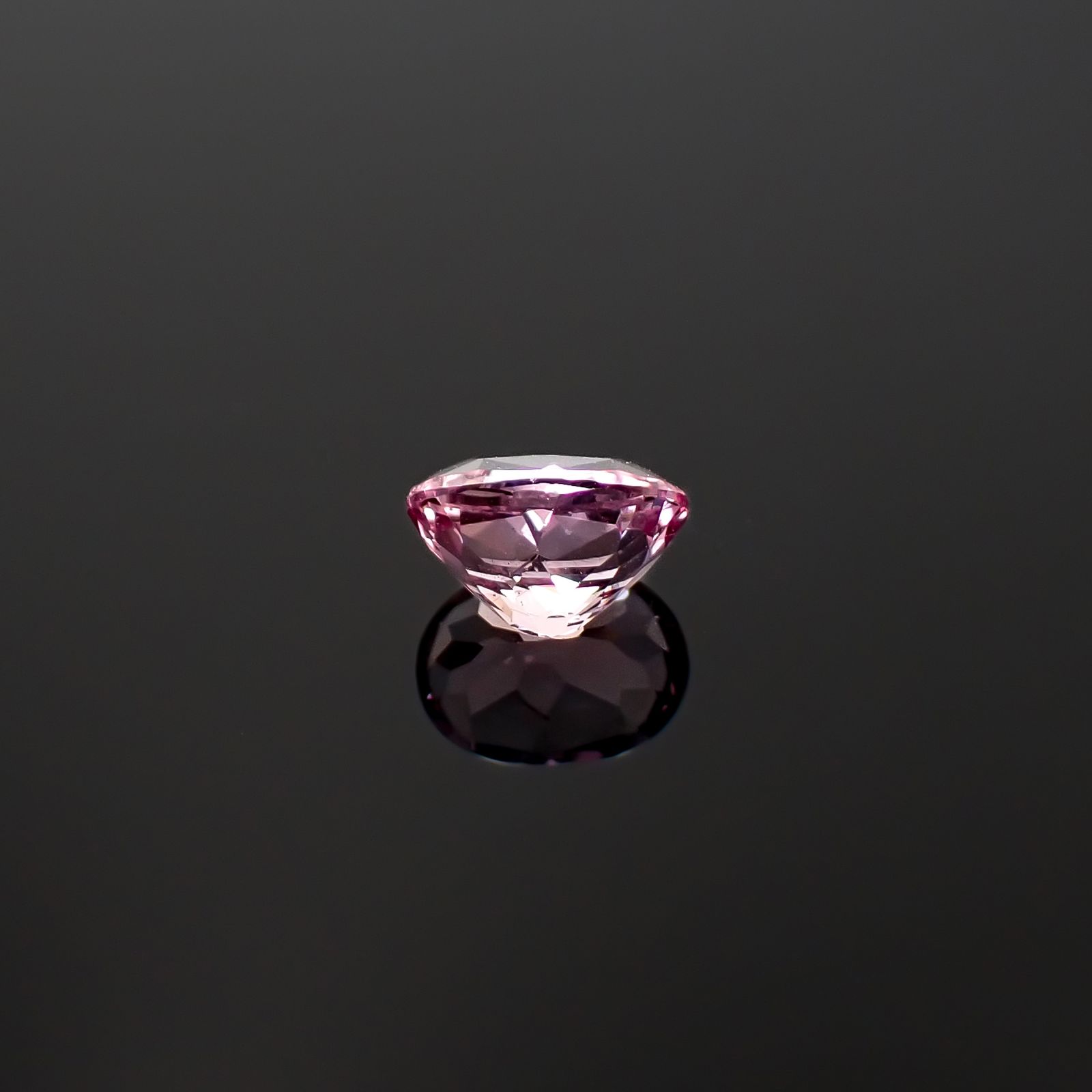ドラゴンガーネット タンザニア産 1.07ct / 6.8x5.1mm前後 [260532237]