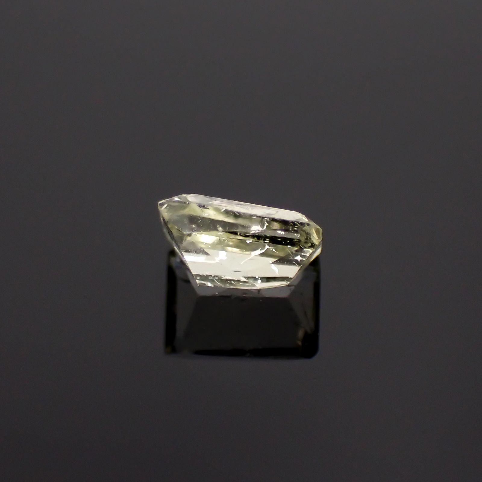 インペリアルトパーズ(宝石名トパーズ)ブラジル産 0.39ct 識別済[231023801]4.7x3.2mm前後