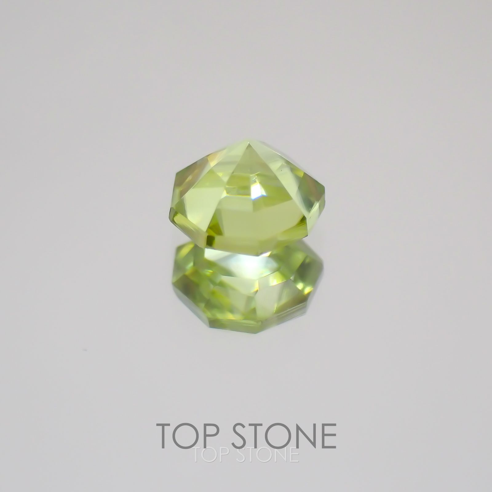 ◇オクタゴンカット◇スフェーン(宝石名スフェーン) マダガスカル産 0.33ct 識別済[21019422]3.9×4mm前後