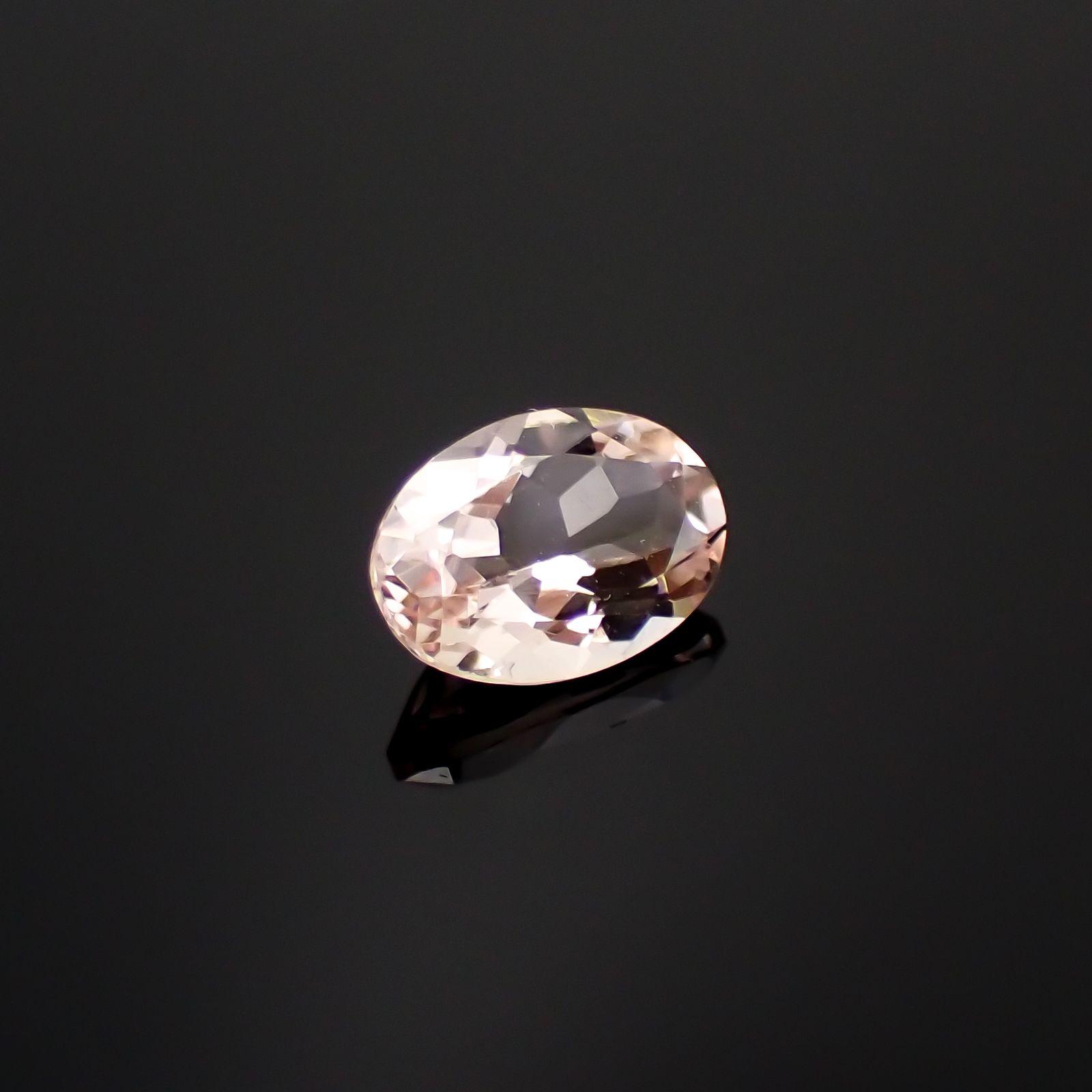 モルガナイト(宝石名モルガナイト)ナイジェリア産 0.68ct 識別済[230321163]7x4.9mm前後