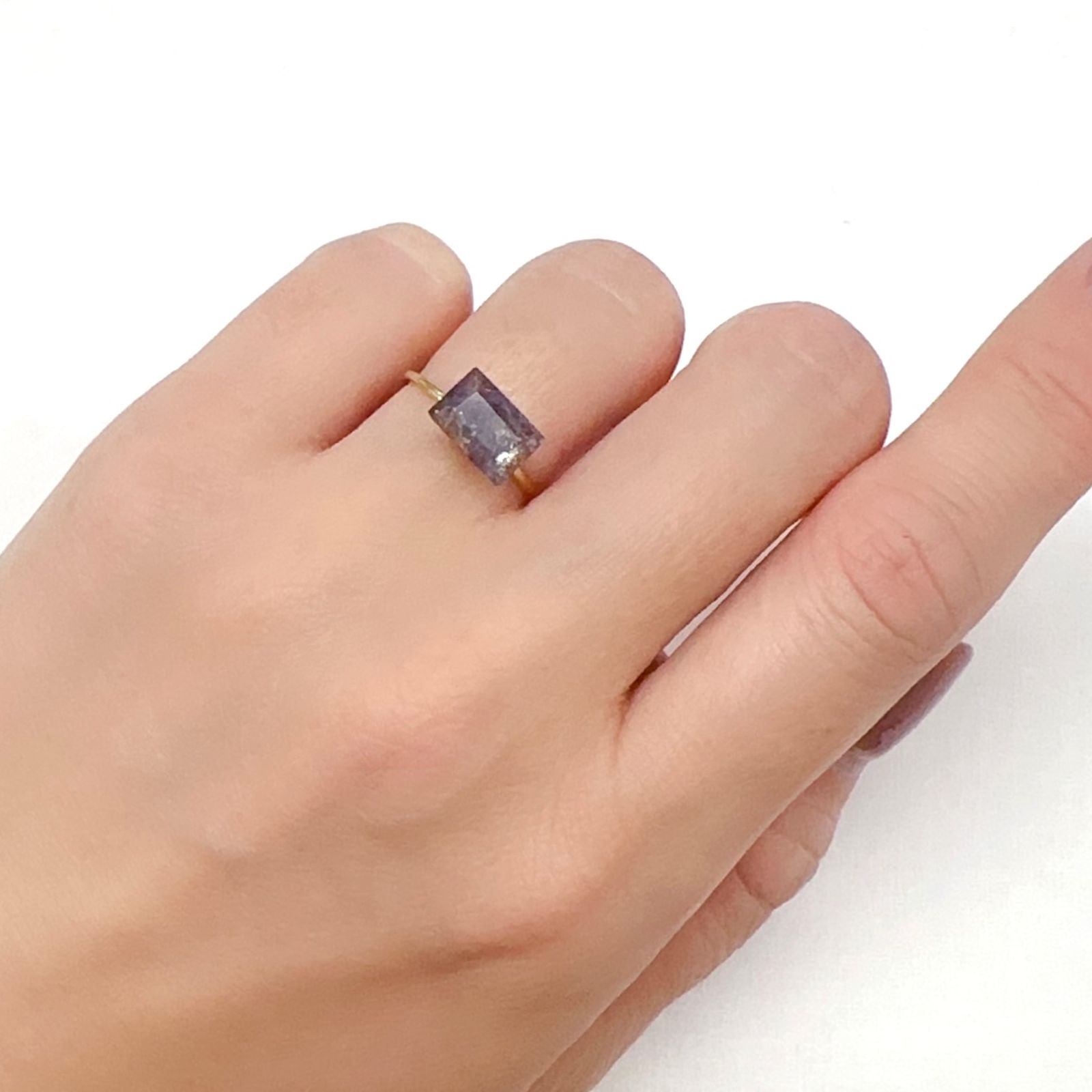 ブラッドショットアイオライト インド産 1.76ct[240125383]8.8x6mm前後