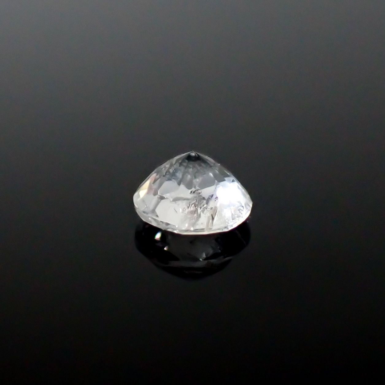 テネブレッセンススキャポライト アフガニスタン産 0.20ct / 4x4mm前後 [260532255]