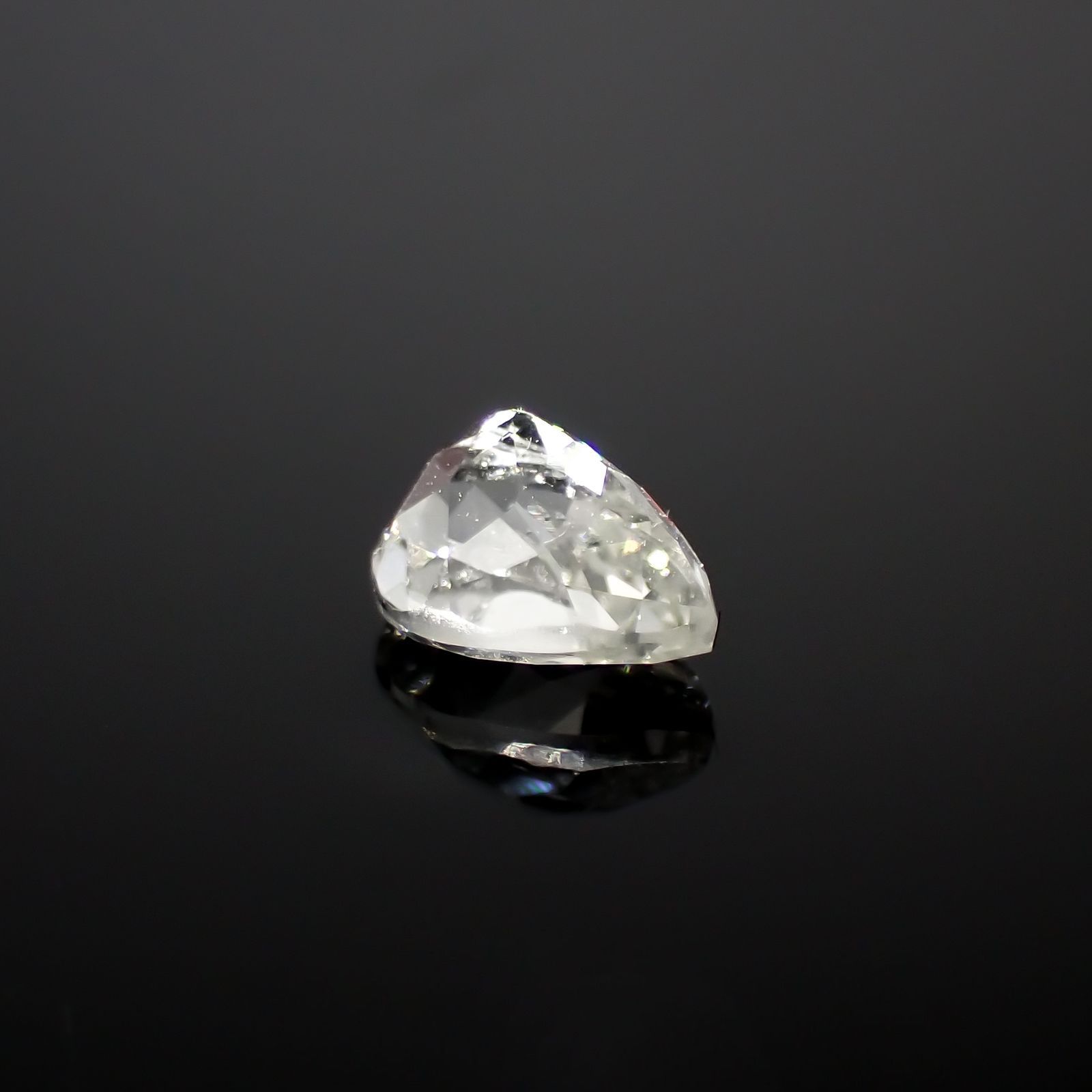 リューコガーネット(宝石名ホワイト グロッシュラー・ガーネット)ビルマ産 0.42ct 識別済[220616323]5x3.7mm前後