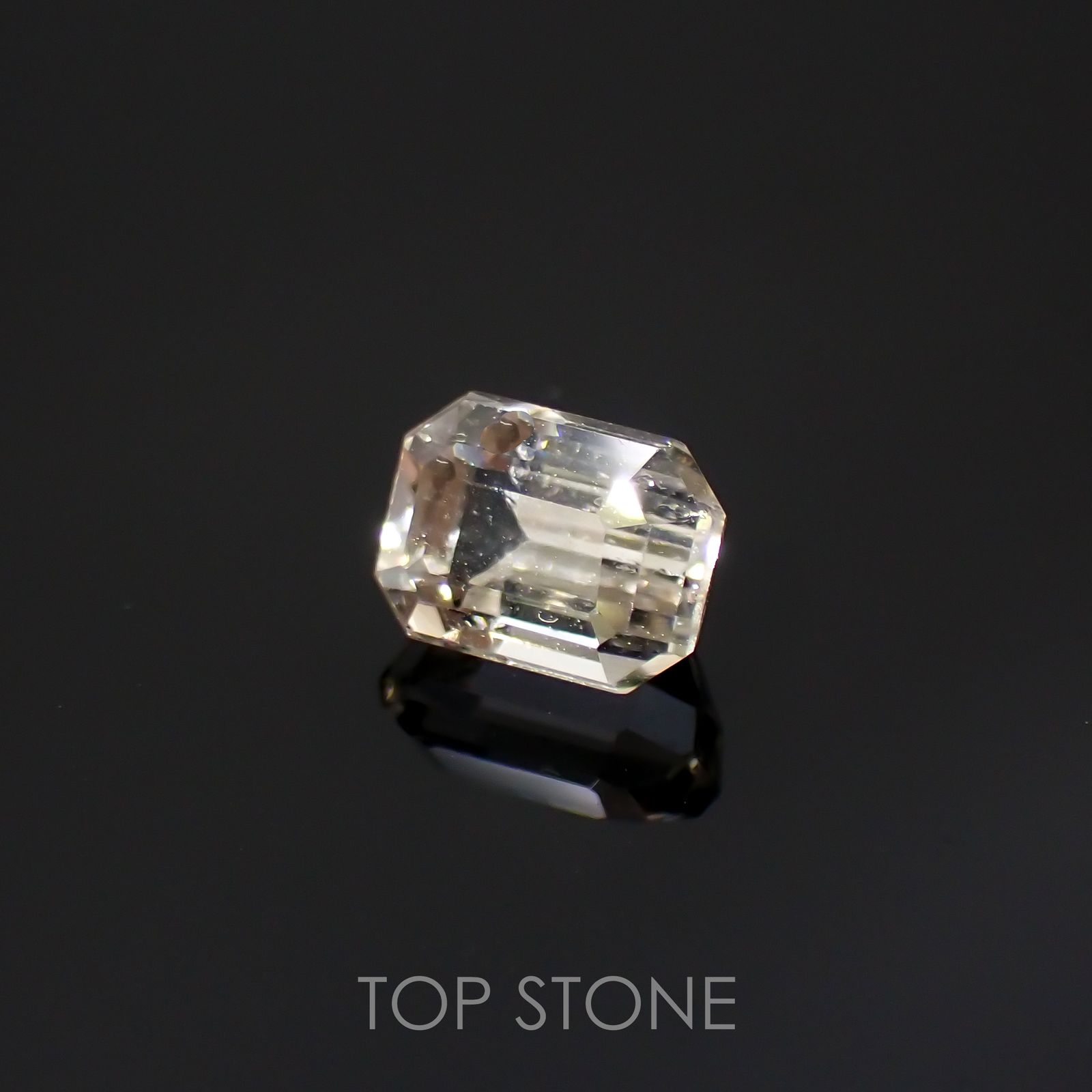 カラーレスエンスタタイト(宝石名ホワイト・エンスタタイト)スリランカ産 1.32ct 識別済[220115573]6.6x5mm前後