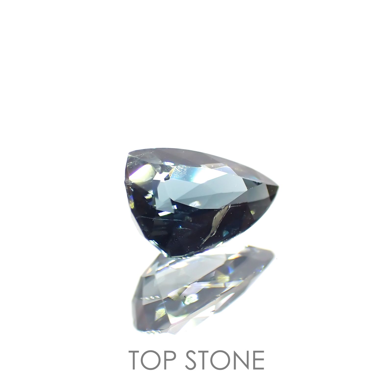 ◇カスタムカット◇サファリン(宝石名ブルー・サフィリン) スリランカ産 0.638ct ソ付(彩珠)[20106499]6.6×4.6mm前後