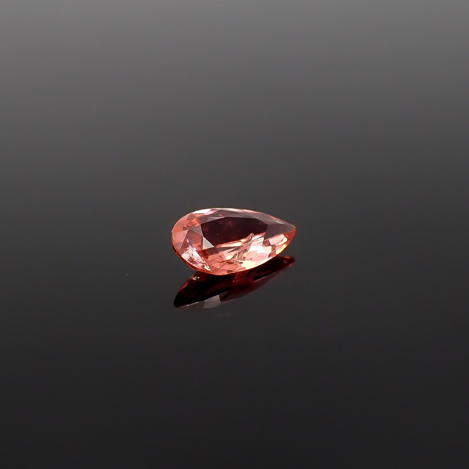 ヴェイリネナイト パキスタン産 0.68ct / 8.5x4.8mm前後 [260231781]