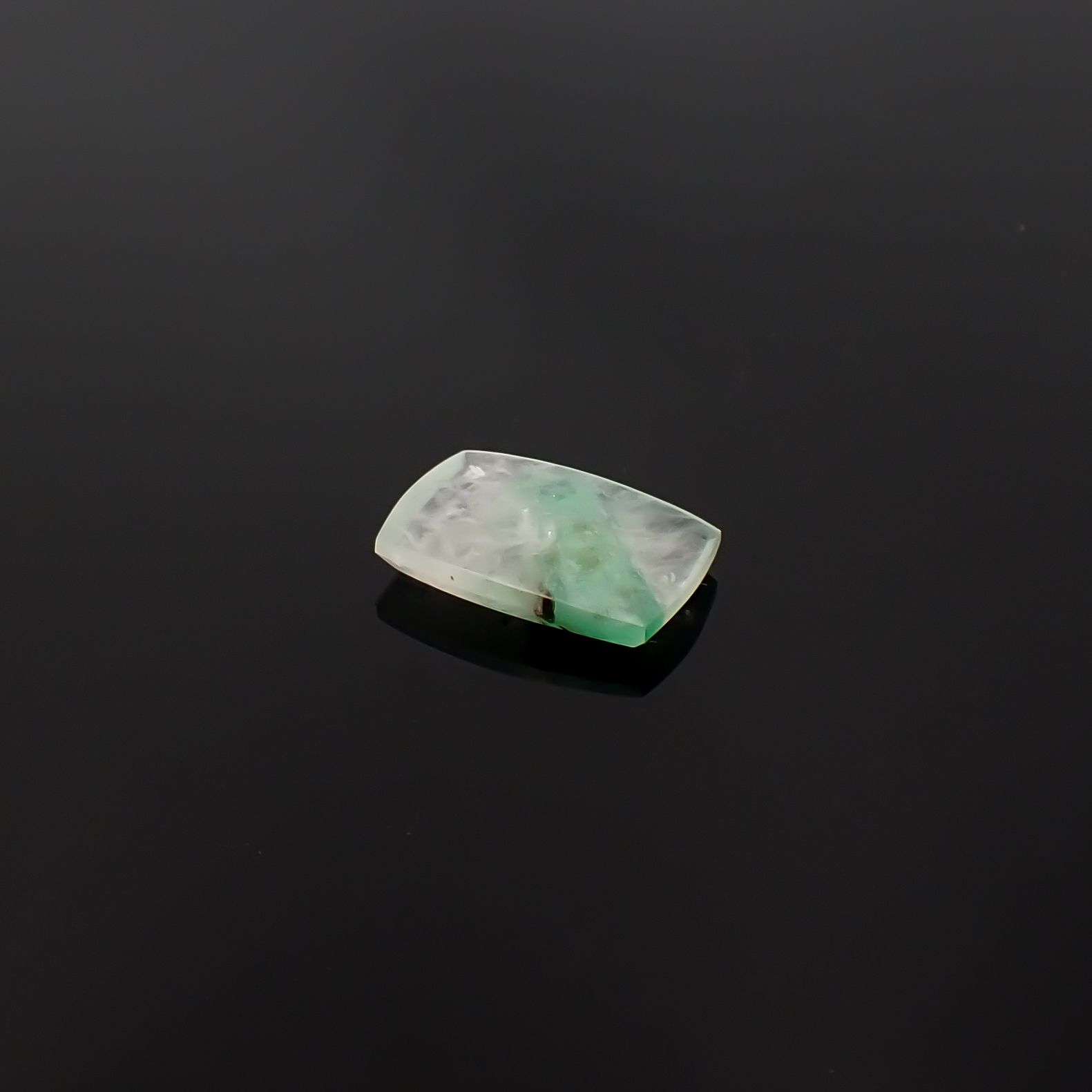 エメラルドインクォーツ ブラジル産 5.30ct / 15.5x10.6mm前後 [260432034]