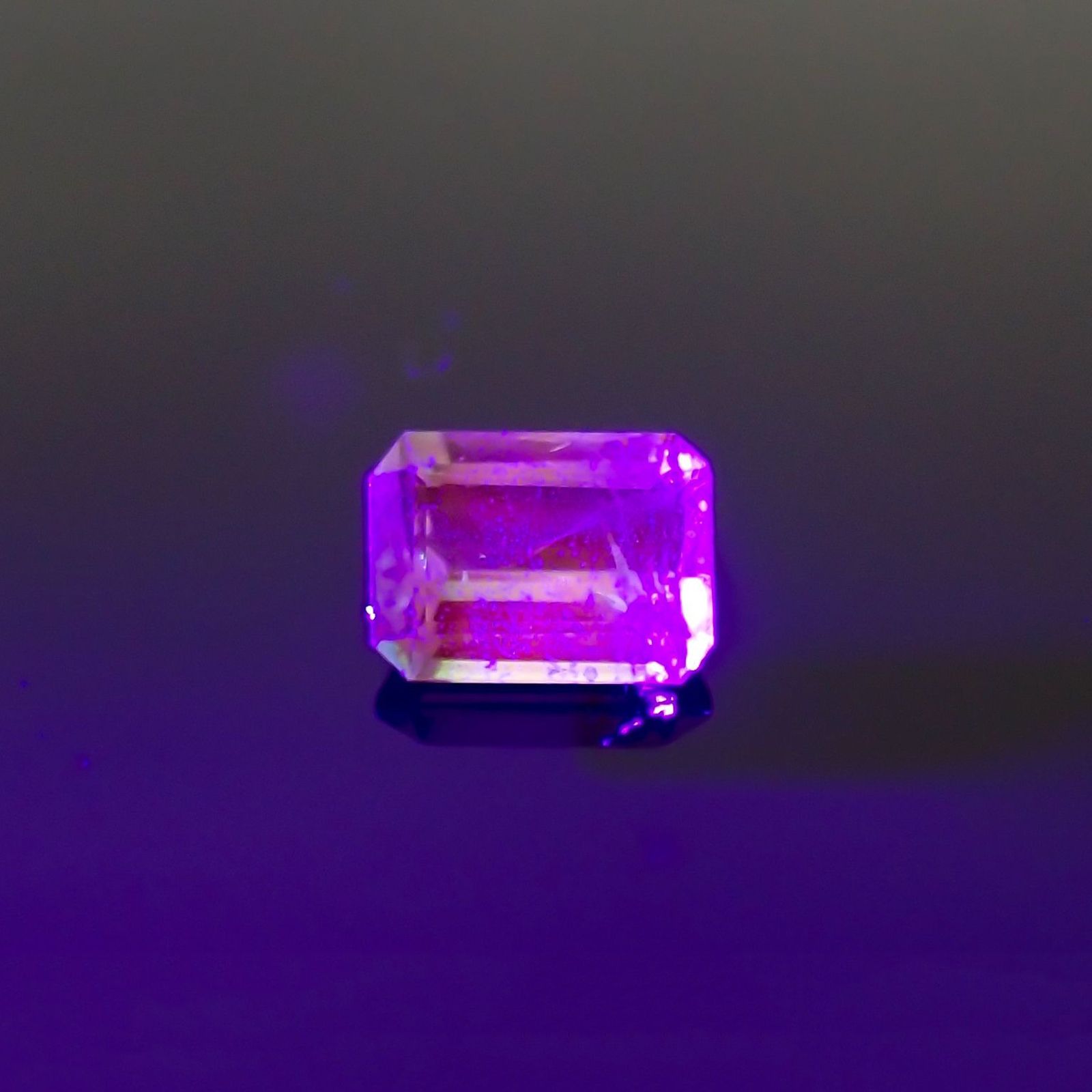 バイカラーツァボライト(宝石名グリーン グロッシュラー・ガーネット) タンザニア産 識別済 1.12ct / 6.6x5mm前後 [210711914]