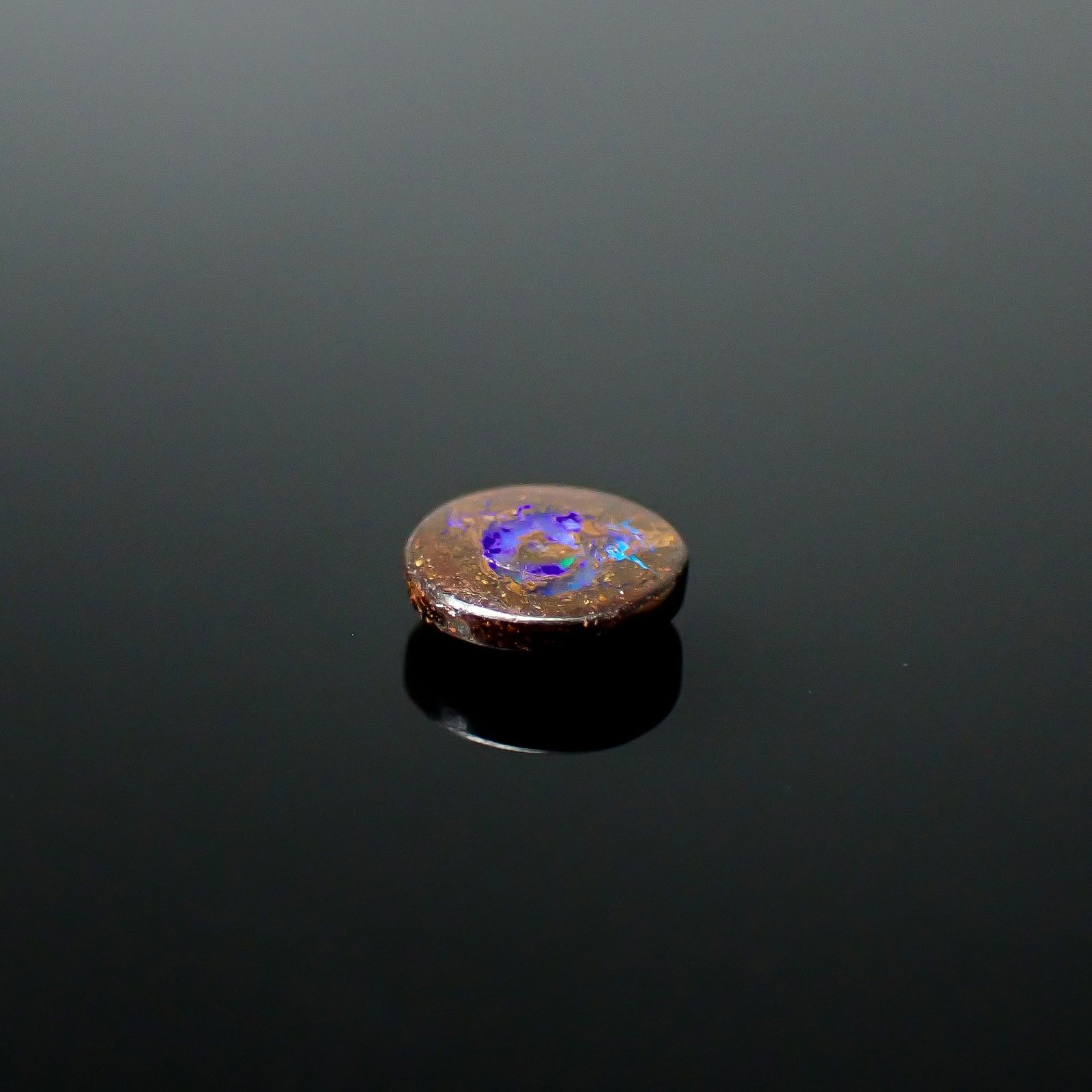 ウッドオパール オーストラリア産 0.55ct / 6.1x6.1mm前後 [251131297]