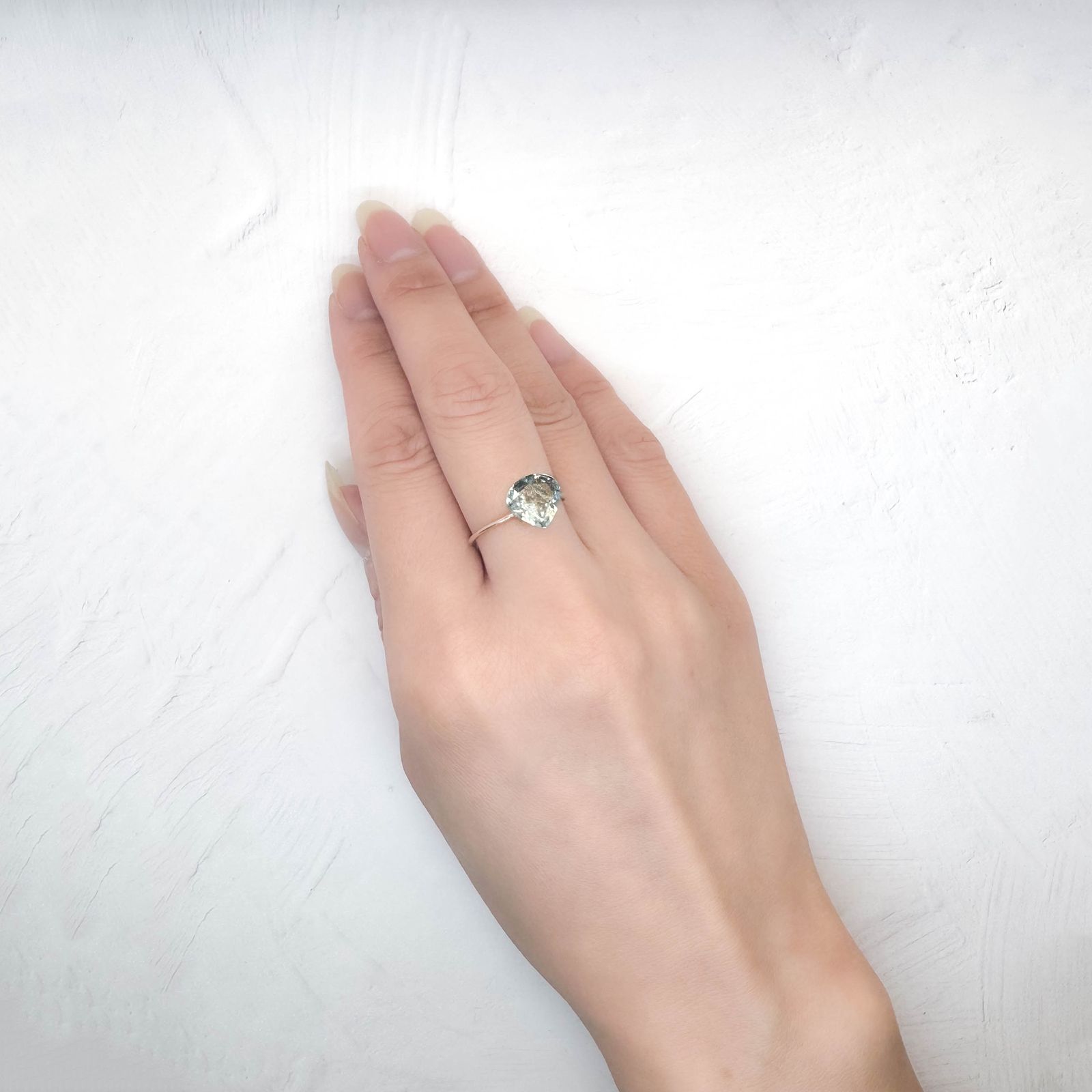 アベンチュリンアクアマリン(宝石名アクアマリン) ナイジェリア産 1.76ct 識別済[250712985]8.9×9mm前後