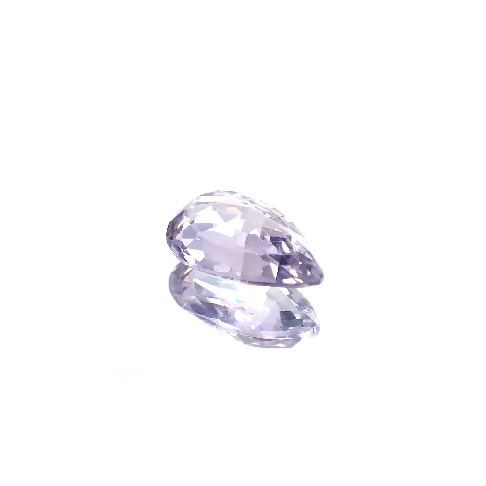 ラベンダーサファイア(宝石名サファイア) マダガスカル/スリランカ産 識別済 0.99ct / 7.9x4.9mm前後 [210812502]