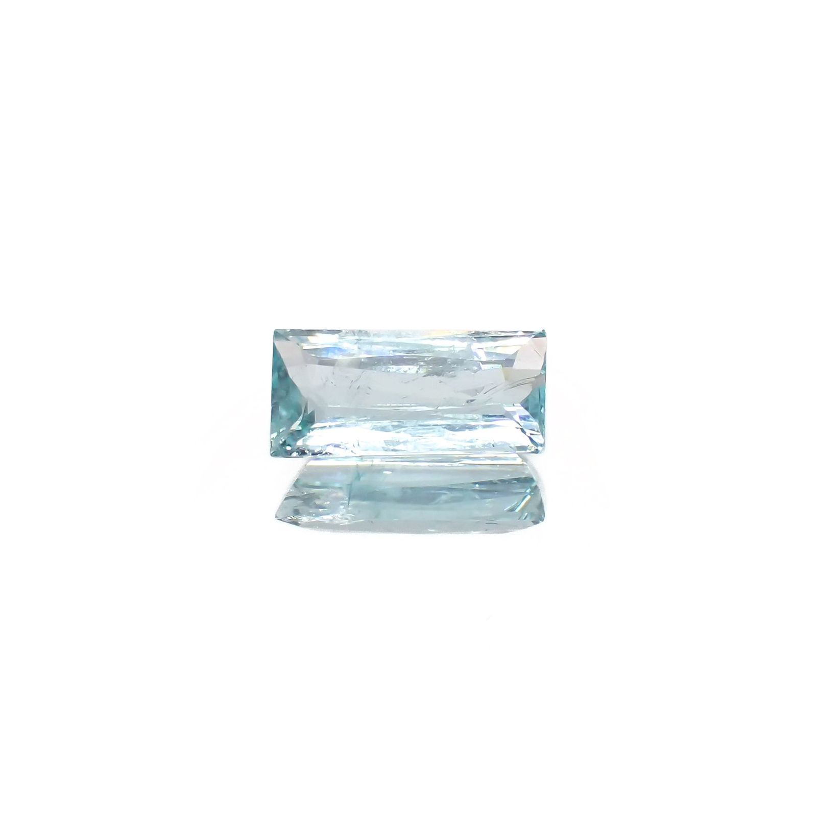 パライバトルマリン(宝石名トルマリン/別名パライバ・トルマリン)モザンビーク産 識別済 0.77ct / 8.1x4mm前後 [230522239]