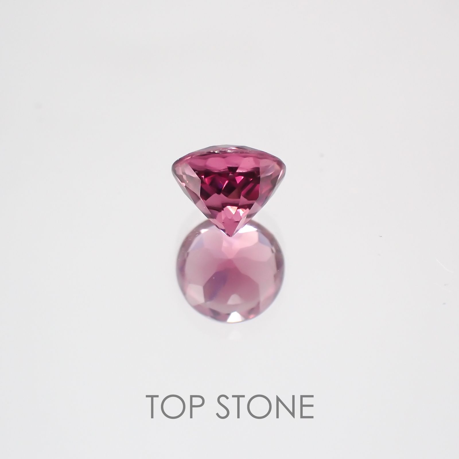 カラーチェンジマラヤガーネット タンザニア産 ルース 0.72ct[21049656]5.1×5.1mm前後
