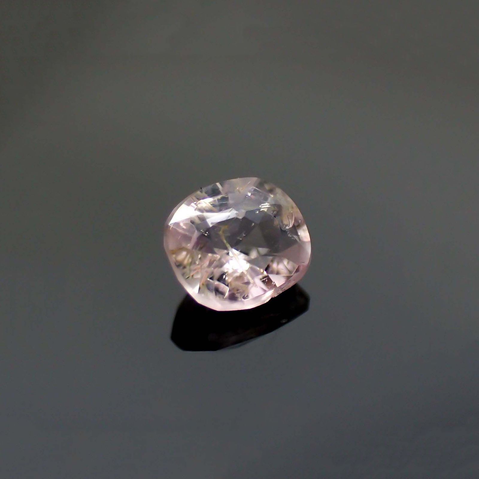 ポードレッタイト(宝石名ポードレッタイト)ビルマ産 ソ付(彩珠) 0.318ct / 4.7x4.1mm前後 [260722814]