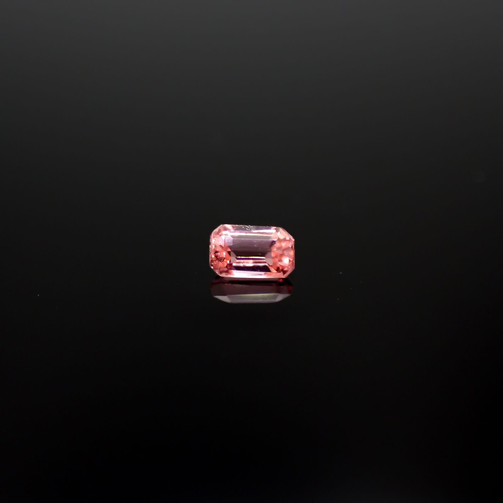 ヴェイリネナイト(宝石名ベイリネナイト)パキスタン産 0.060ct 識別済[240628345]2.7x1.8mm前後