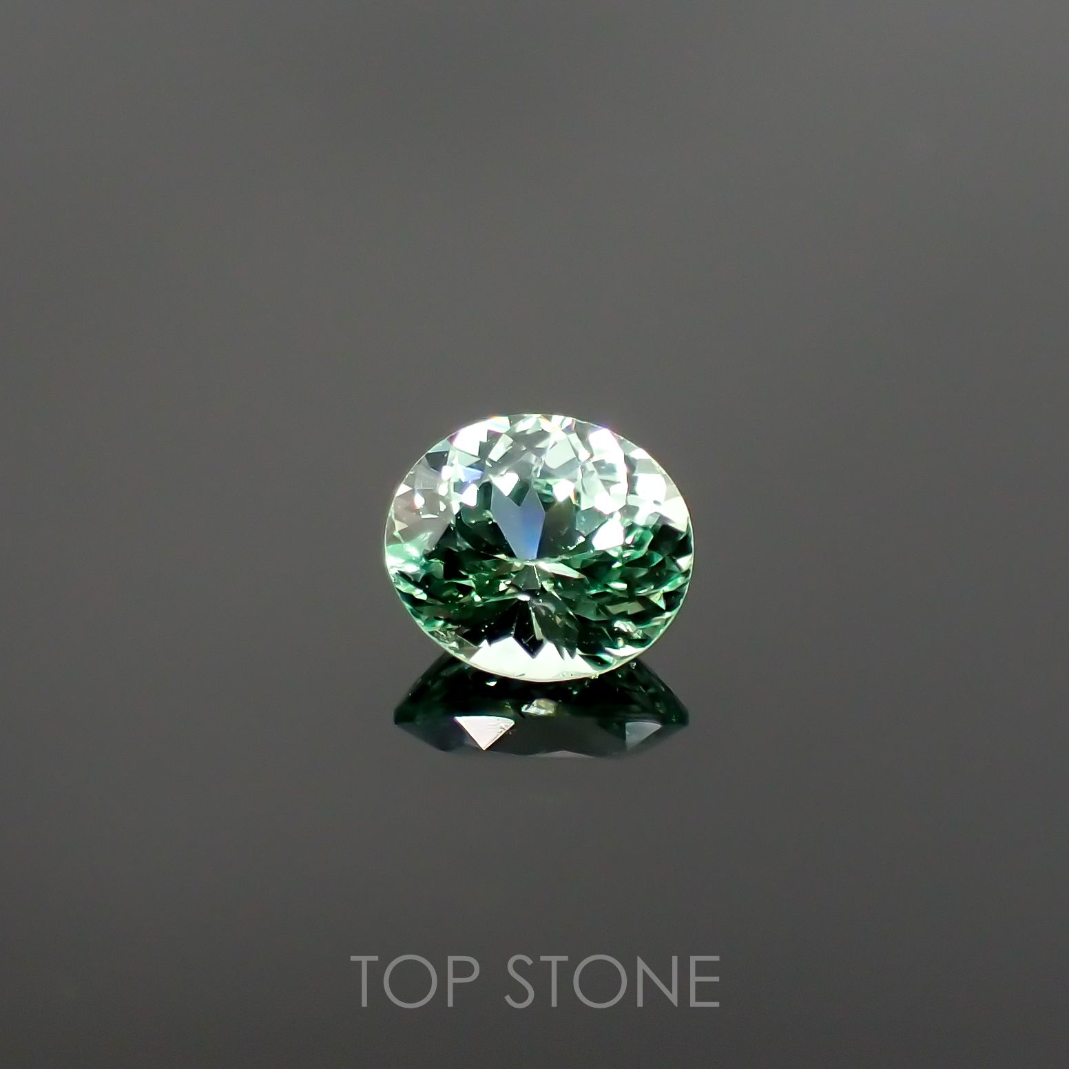 ミントガーネット(宝石名グリーン グロッシュラー・ガーネット) タンザニア産 0.53ct 識別済[210711922]5.1×4.6mm前後