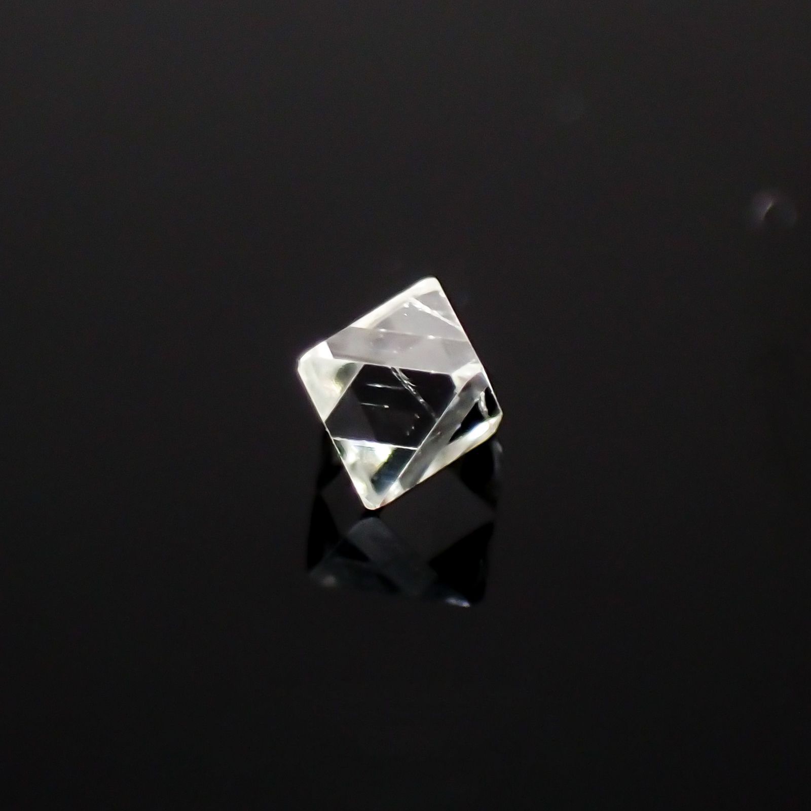 ソーヤブルダイヤモンド 原石 ロシア産 ルース 0.064ct[210410545]2.6×2.6mm前後