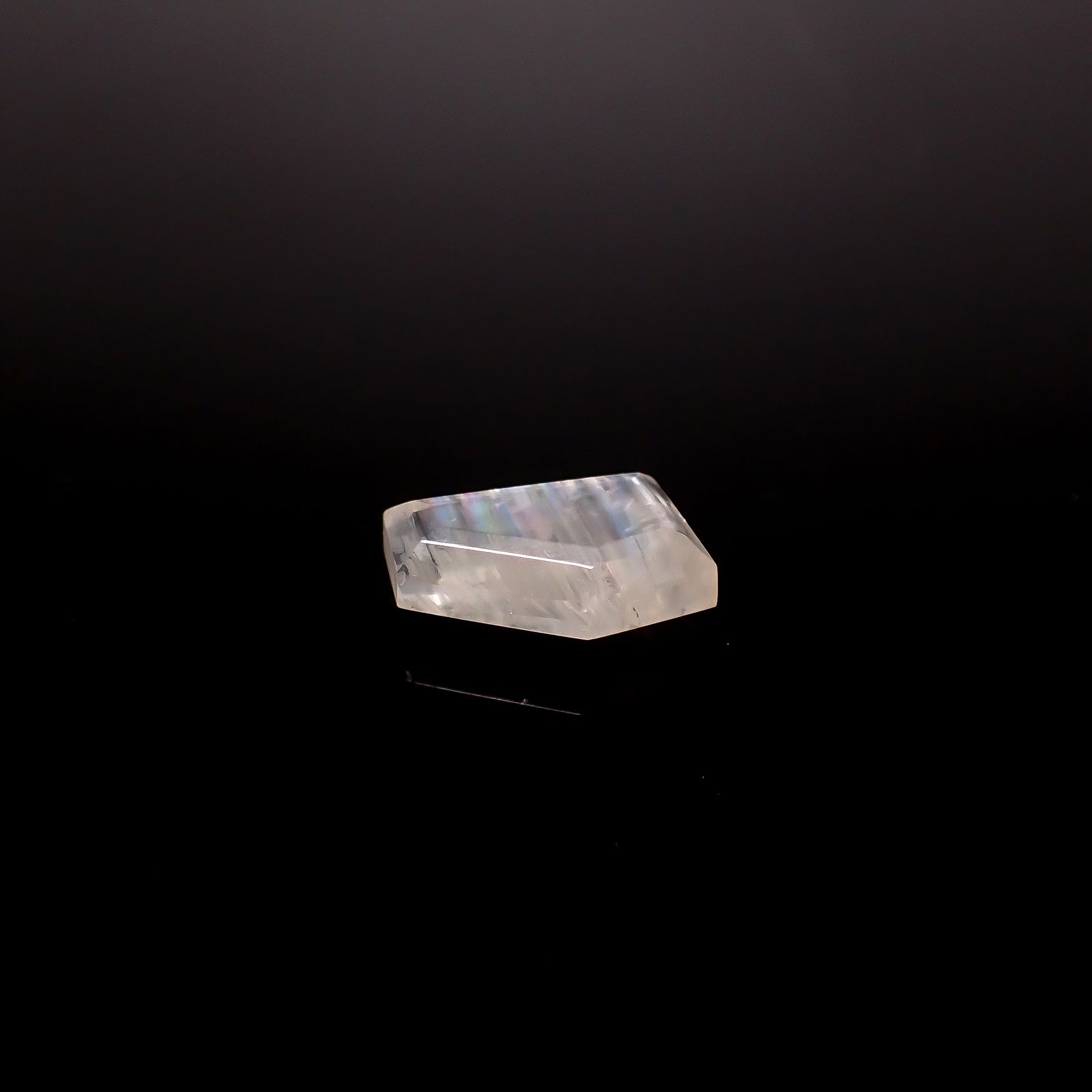 ◇リバーシブル◇マラウイムーンストーン マラウイ共和国産 4.20ct / 12.5x8mm前後 [260331811]