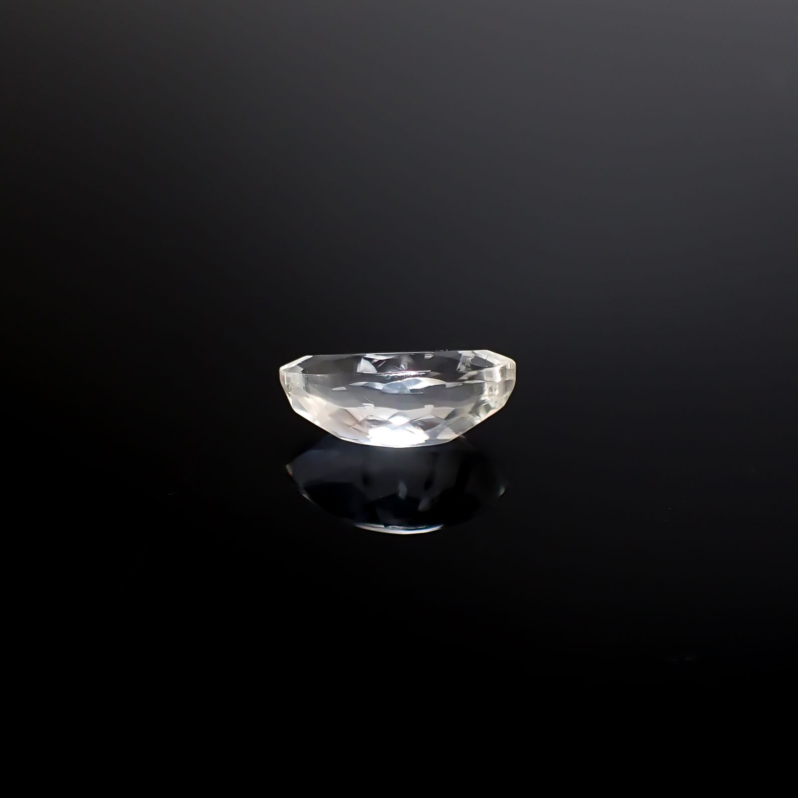 マラウイムーンストーン マラウイ共和国産 3.21ct / 13.6x7.2mm前後 [260331826]