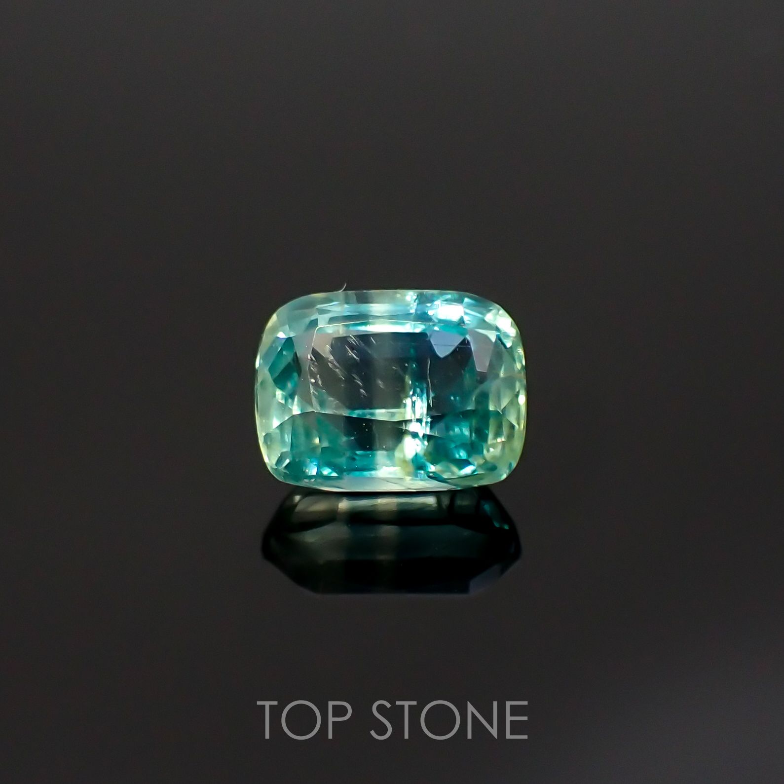 バイカラーカイヤナイト(宝石名カイヤナイト)ネパール産 1.39ct 識別済[220115371]6.6x5mm前後