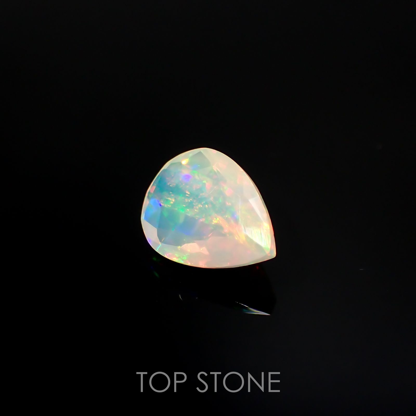 エチオピアオパール(宝石名オパール)エチオピア産 0.93ct 識別済[220114791]8.9x6.8mm前後