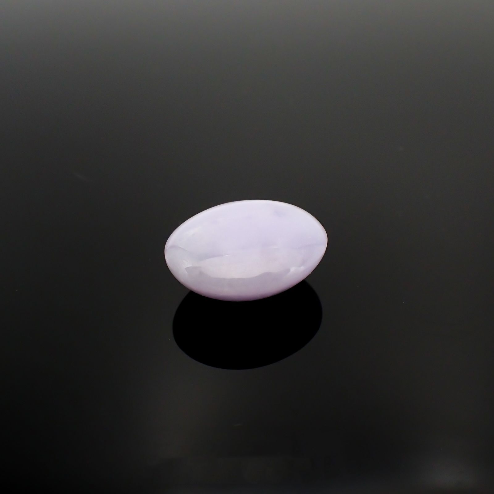 ラベンダー翡翠(宝石名ラベンダー・ジェダイト(翡翠))ビルマ産 15.799ct ソ付(彩珠)[221219584]16.9x14.1mm前後