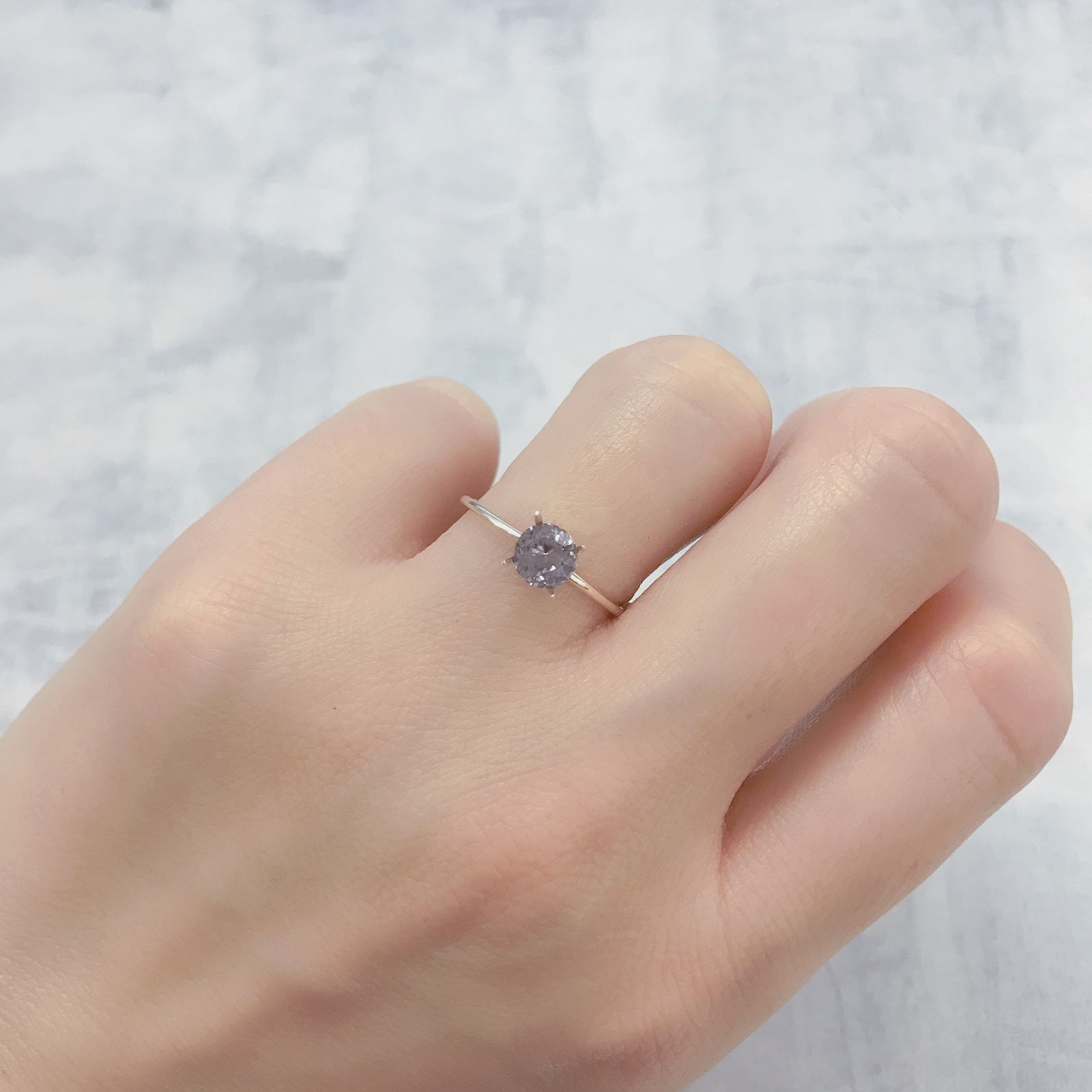 ラベンダーピンクスピネル(宝石名スピネル)ビルマ/マダガスカル産 0.48ct 識別済[220114552]4.6x4.6mm前後