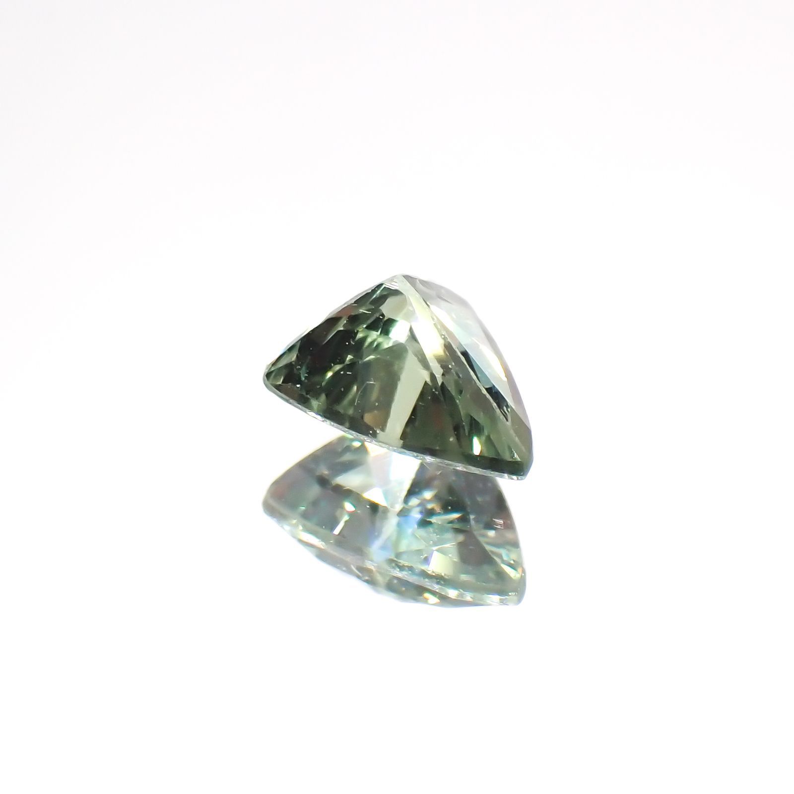 グリーンクリソベリル(宝石名クリソベリル)スリランカ/マダガスカル産 0.36ct 識別済[220114471]5x4.1mm前後