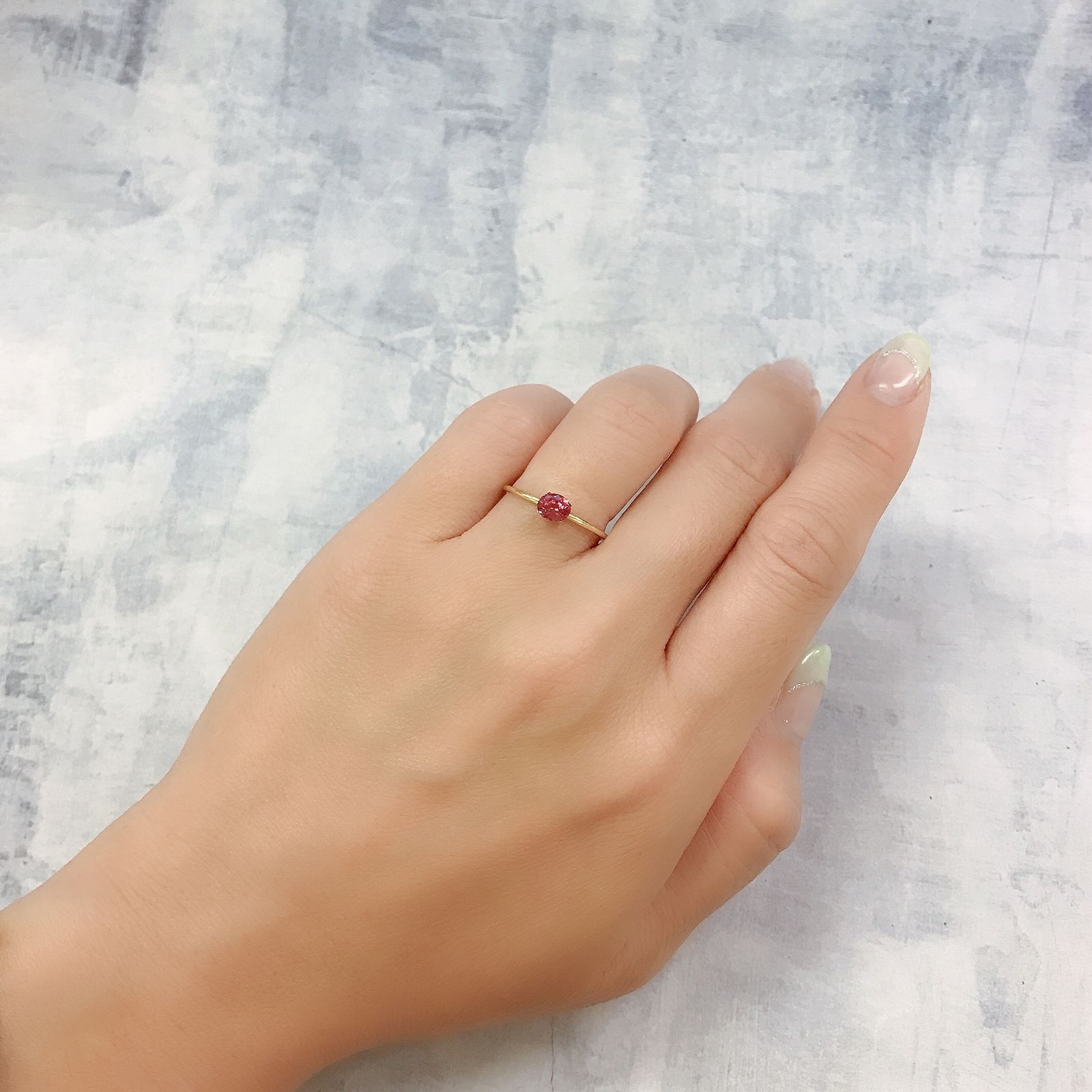 ホットピンクスピネル(宝石名ピンク・スピネル)タンザニア産 0.52ct 識別済[220817352]5.1x4.2mm前後