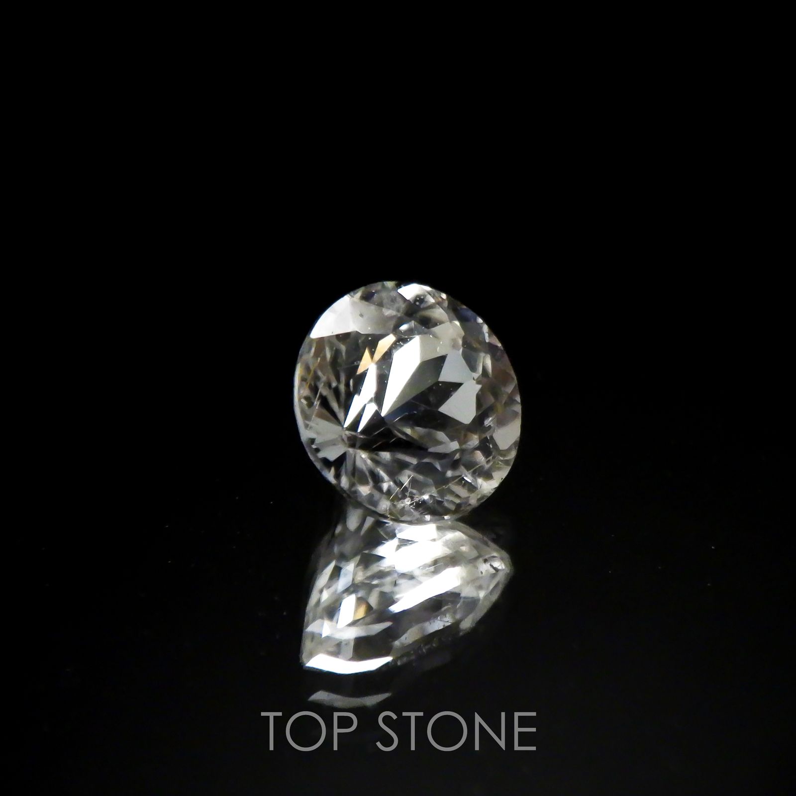フェナカイト(宝石名フェナカイト)マダガスカル産 0.78ct 識別済[220817414]5.7x5.6mm前後