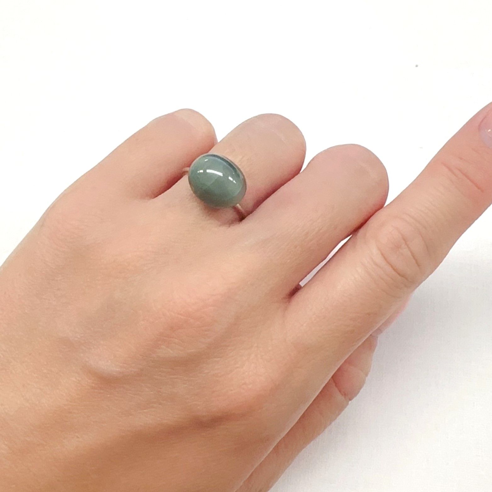 グリーンアパタイトキャッツアイ ブラジル産 7.81ct[240427180]12.5x10.4mm前後