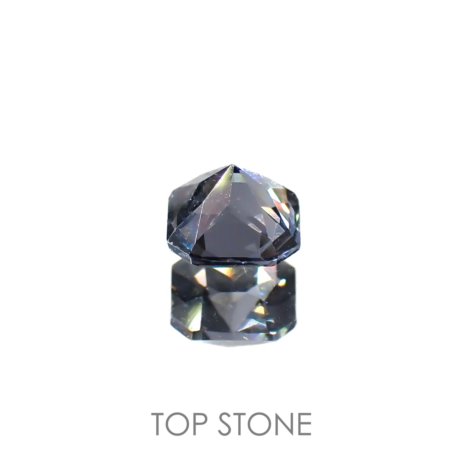 グレースピネル(宝石名スピネル)ビルマ/マダガスカル産 0.68ct 識別済[220716822]5x4.8mm前後
