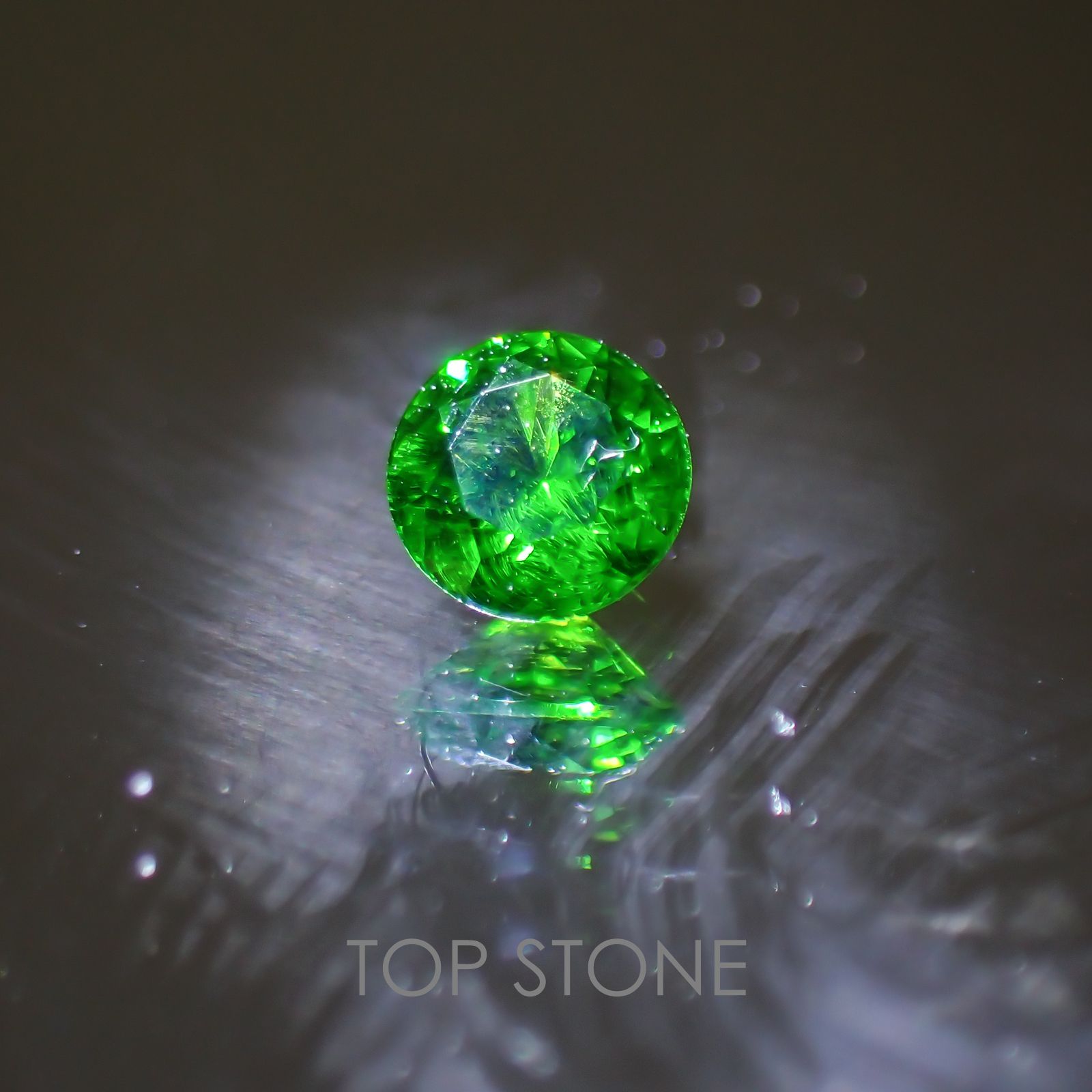 ツァボライト(宝石名グリーン グロッシュラー・ガーネット)  タンザニア産 0.163ct ソ付(彩珠)[210410511]3.2×3.2mm前後