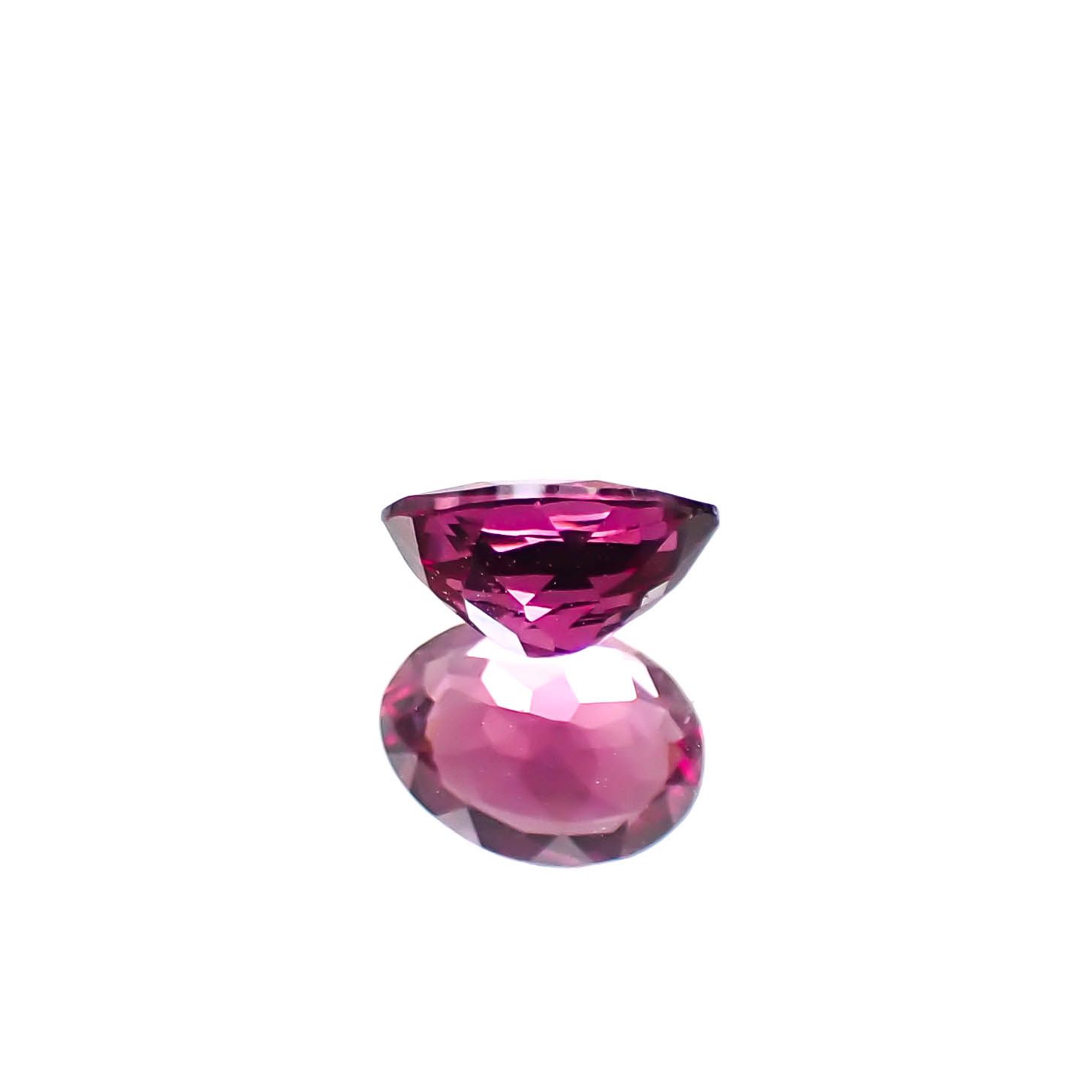 ロードライトガーネット(宝石名ガーネット)ブラジル産 0.64ct 識別済[250530371]6x4.5mm前後