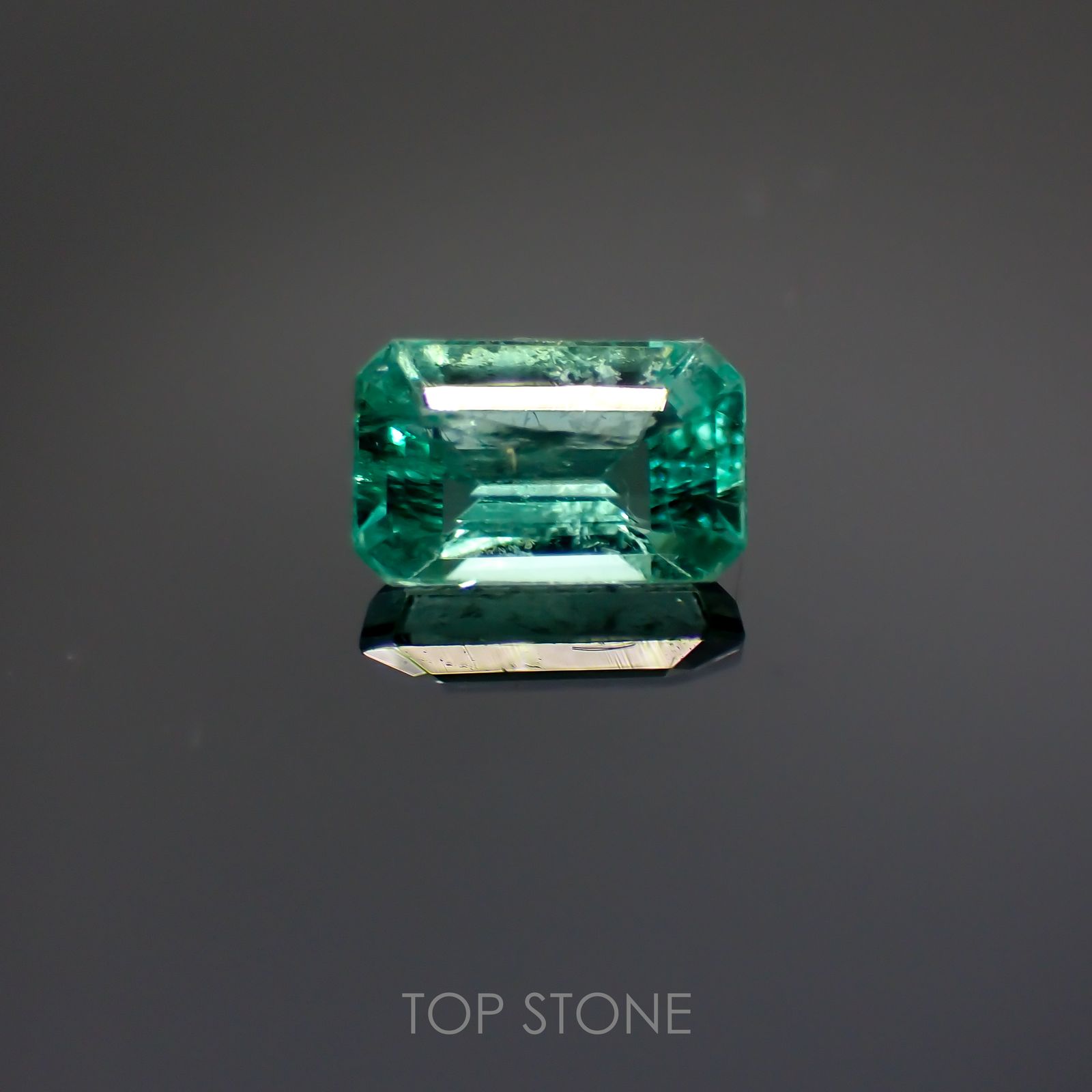 エメラルド(宝石名エメラルド) ザンビア産 0.48ct 識別済[211013001]5.8×3.7mm前後