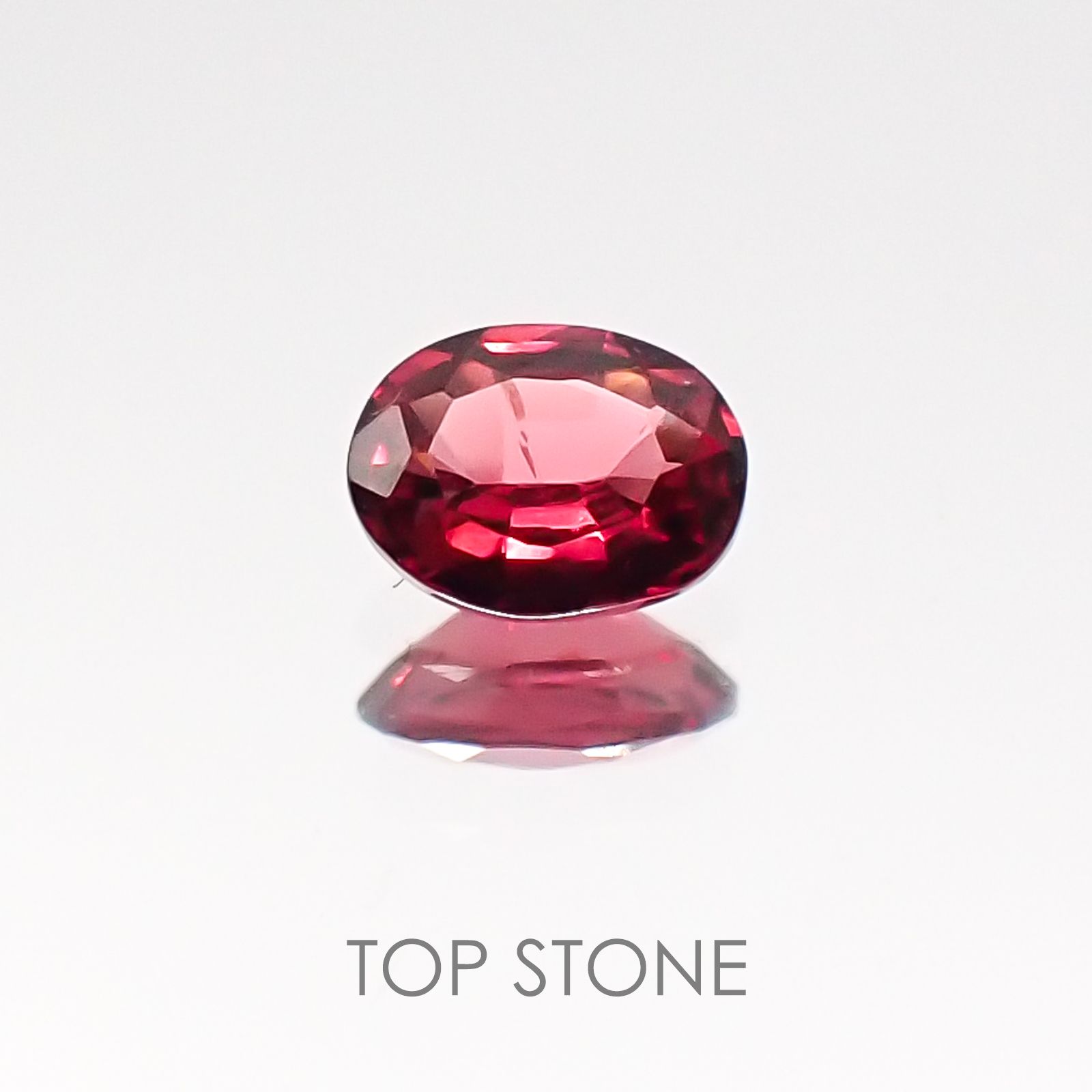 レッドスピネル タンザニア産 ルース 0.17ct[20117693]4.1×3.1mm前後