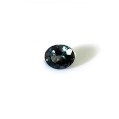 アレキサンドライト(宝石名アレキサンドライト) ブラジル産 0.287ct ソ付(彩珠)[20052709]4.3×3.6mm前後