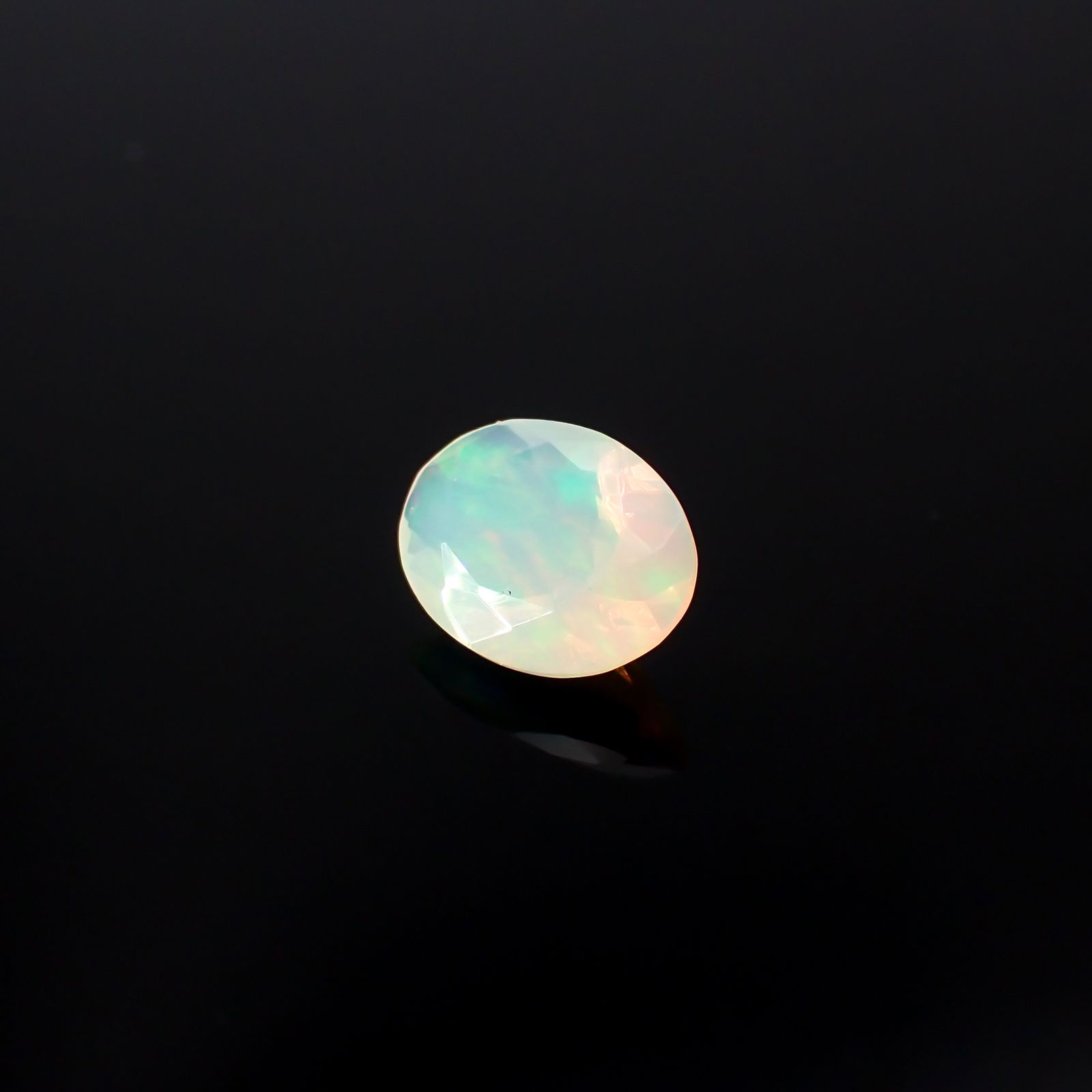 エチオピアオパール エチオピア産 0.52ct[240125314]7.7x5.9mm前後