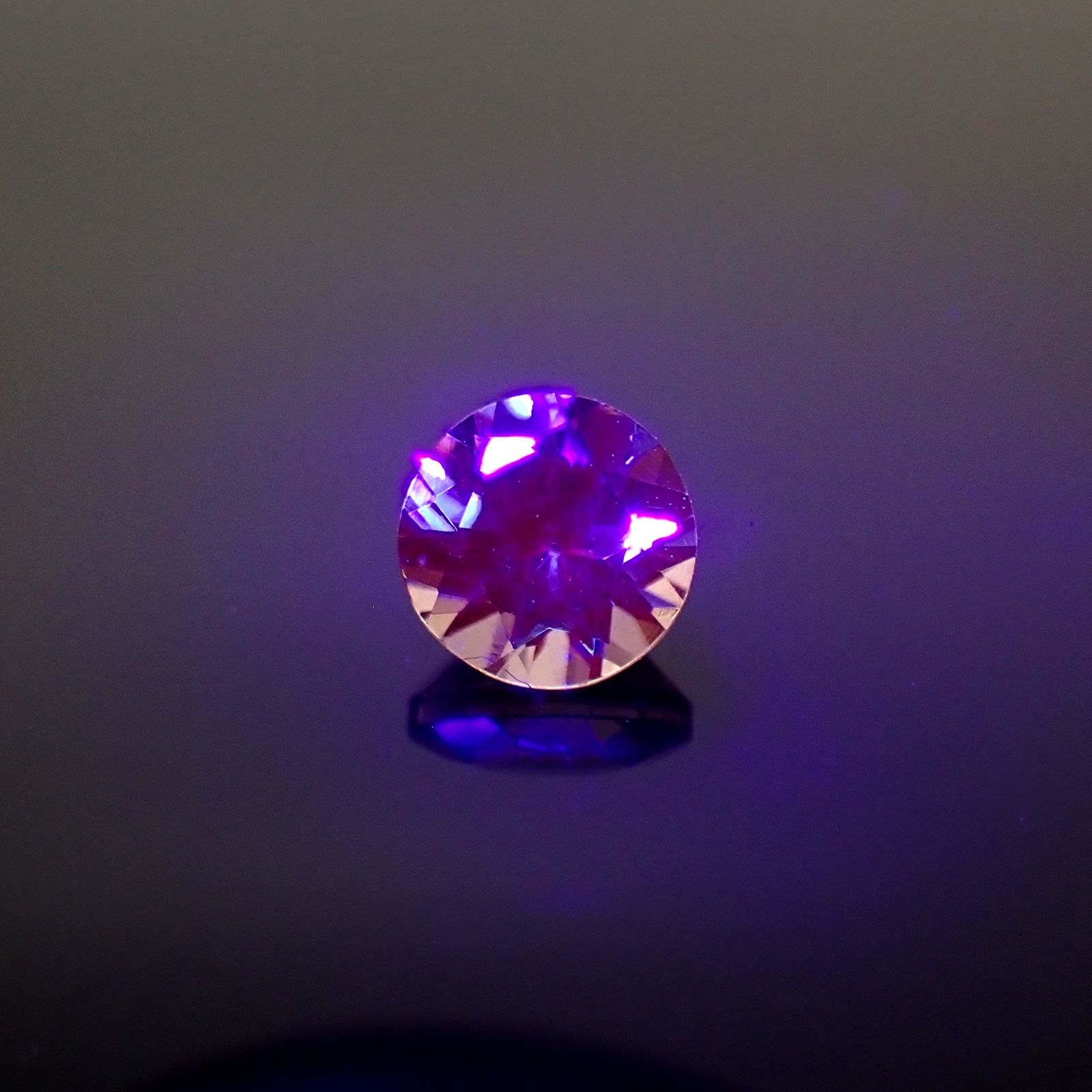 ドラゴンガーネット タンザニア産 0.69ct[231224542]5.1x5.1mm前後