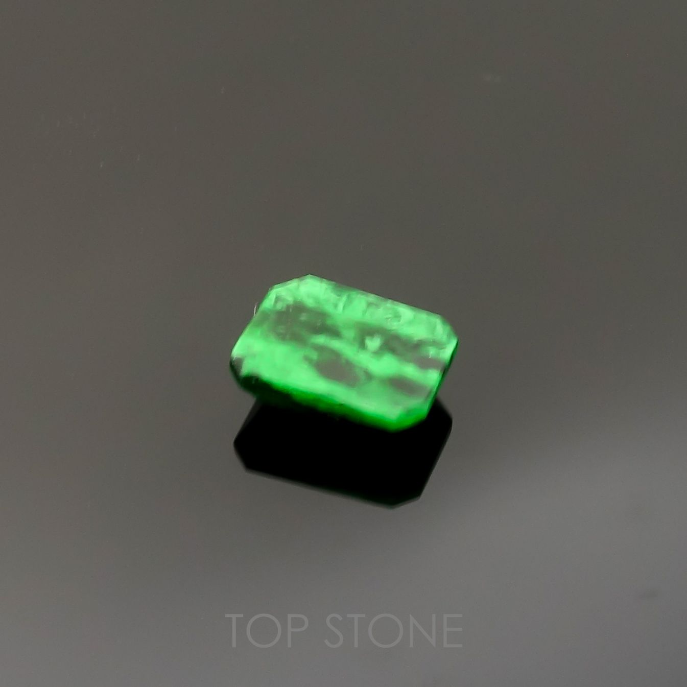 モーシッシ ビルマ産 0.78ct[220515727]6.6x5mm前後