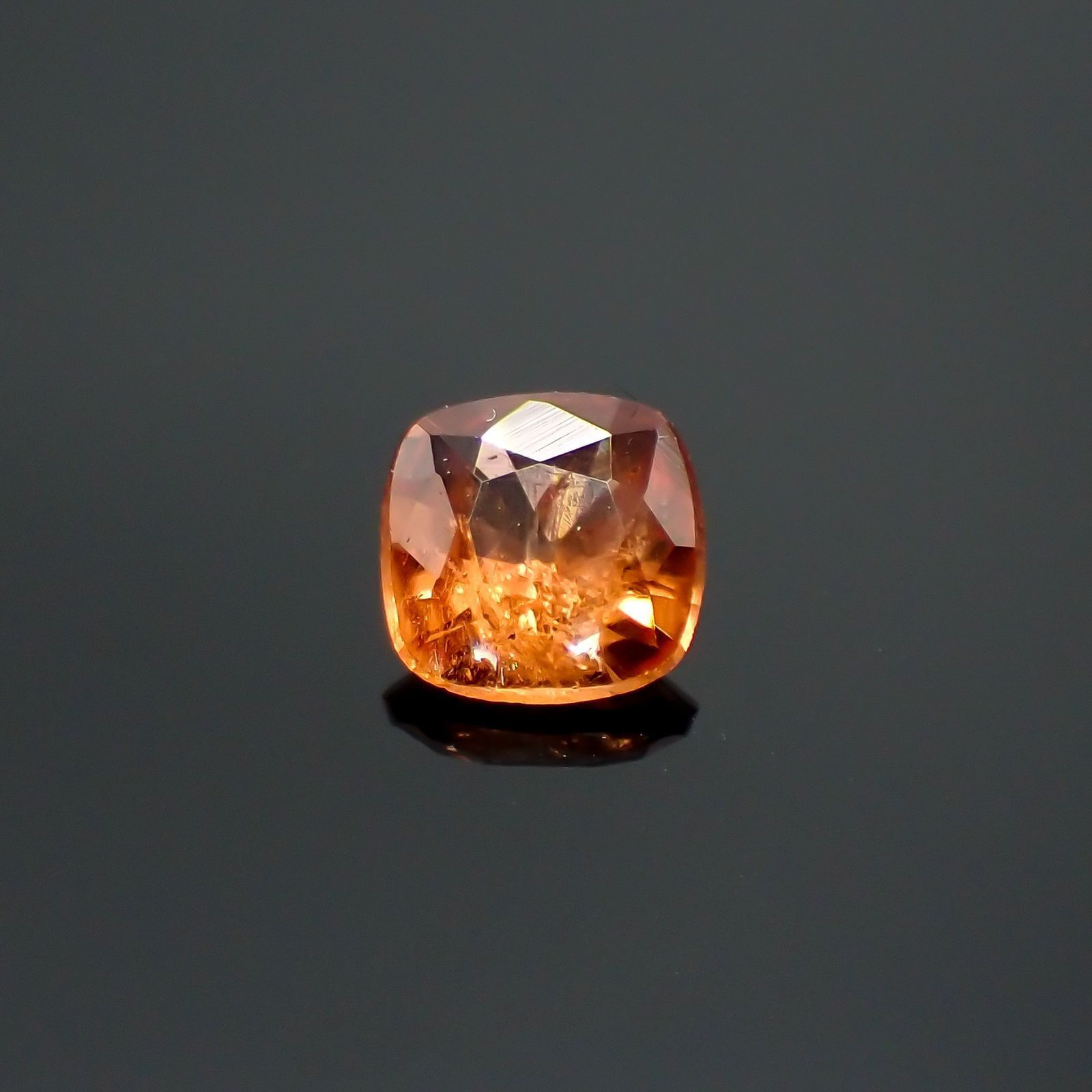 トリプライト(宝石名トリプライト) ブラジル産 0.438ct ソ付(彩珠)[210812513]4.6×4.6mm前後