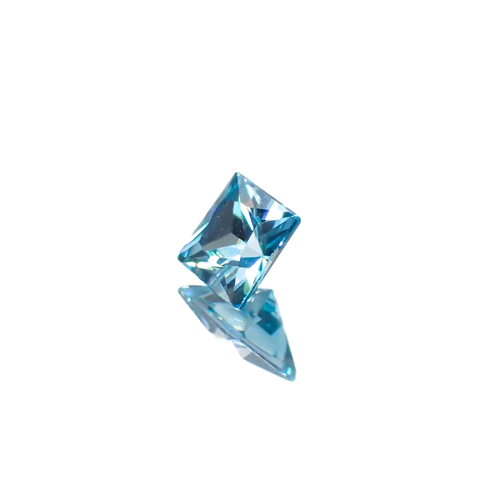 ◇プリンセスカット◇ブルージルコン カンボジア産 0.45ct[240728502]3.9x3.9mm前後