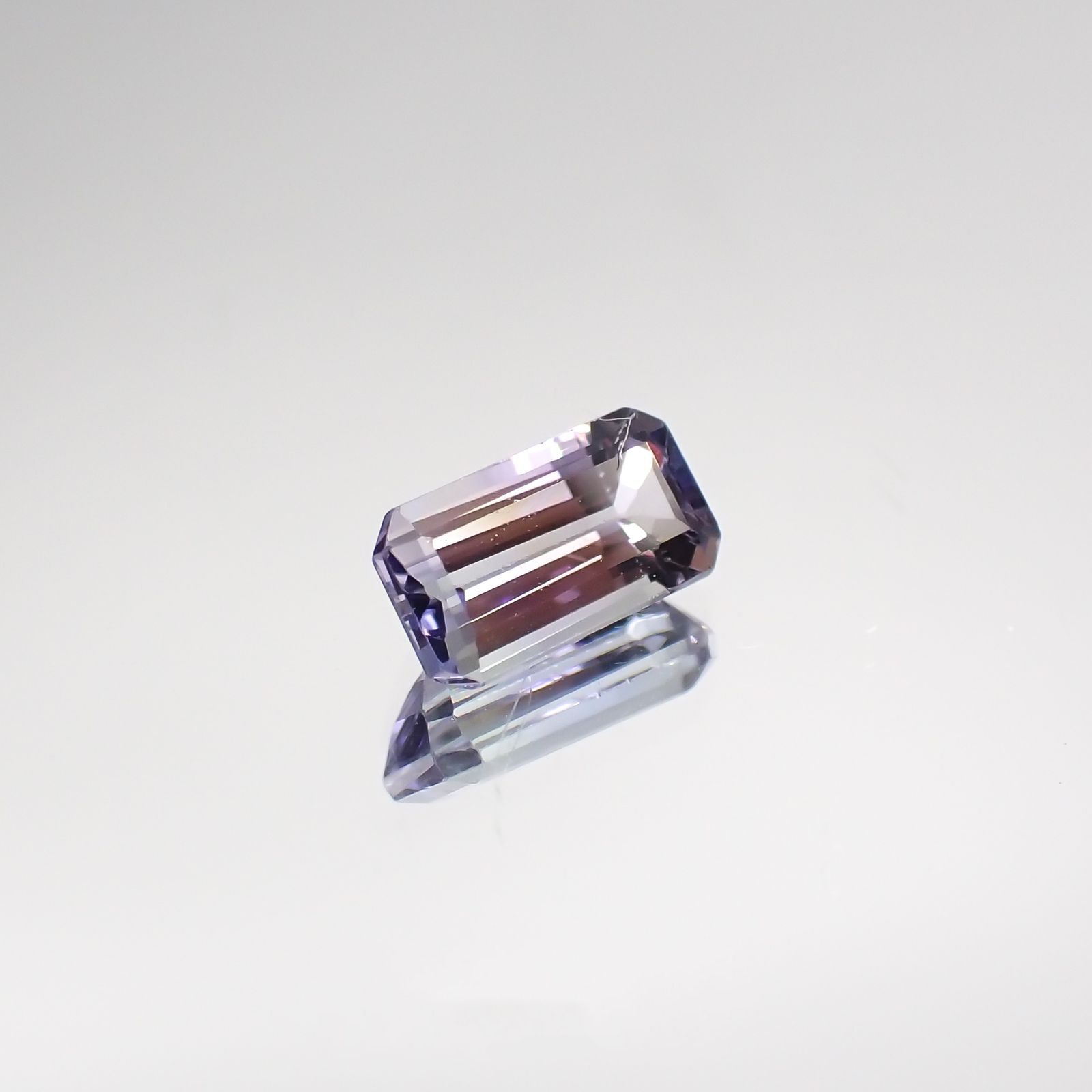 バイカラータンザナイト(宝石名バイカラー・ゾイサイト) タンザニア産 0.487ct ソ付(彩珠)[210711583]6.2×3.2mm前後
