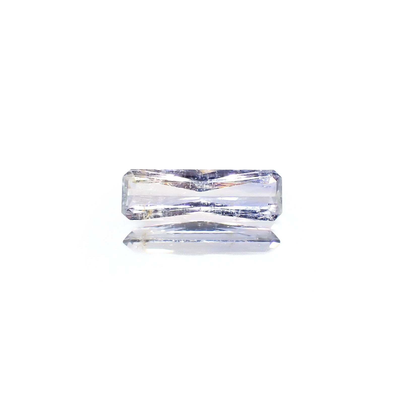 ジェレメジェバイト(宝石名エレメジェバイト)ナミビア産 ソ付(彩珠) 0.904ct / 11.4x3.6mm前後 [220616455]